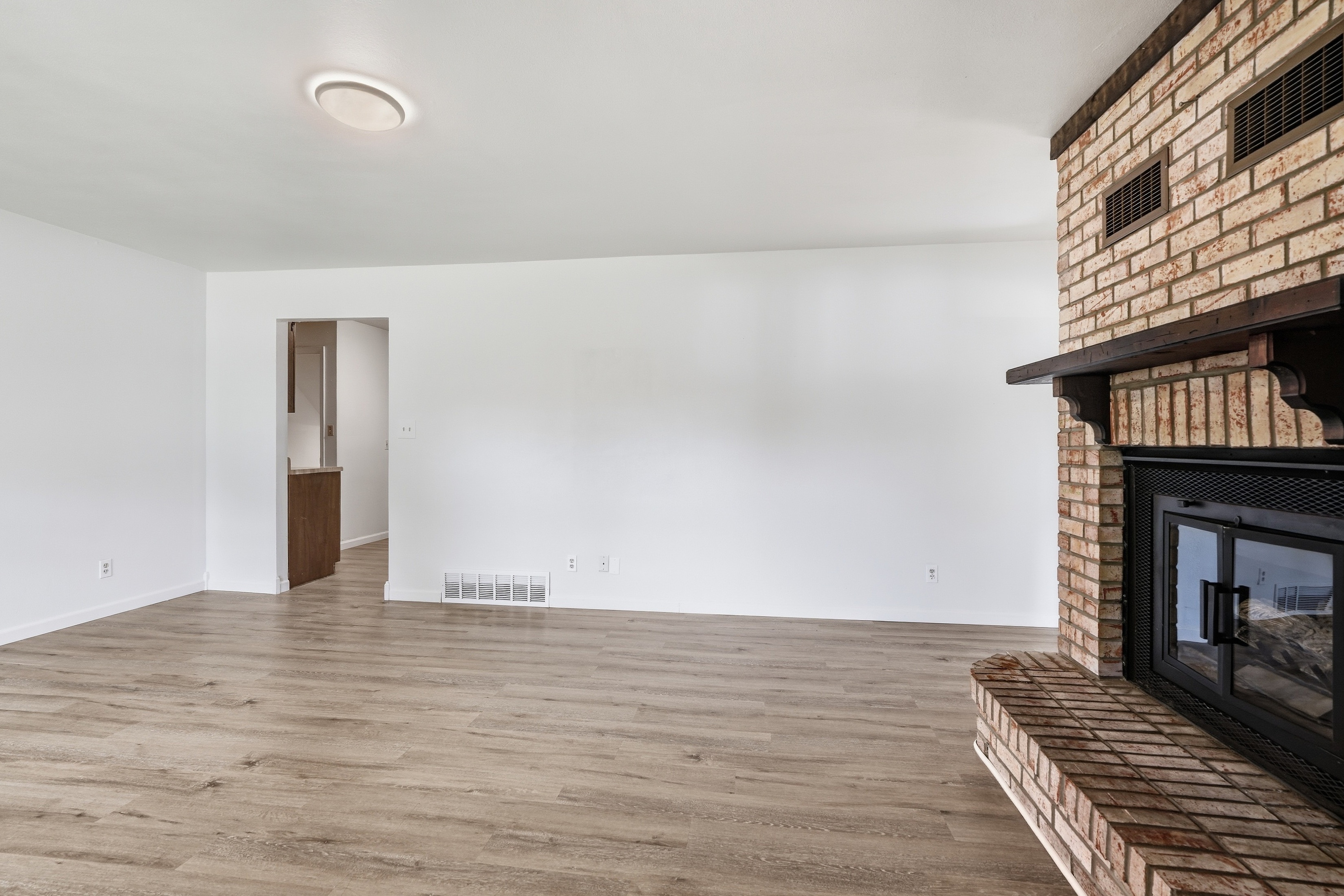 Photo 10 of 59 of 8 Monticello Pl, Fairview Heights, IL
