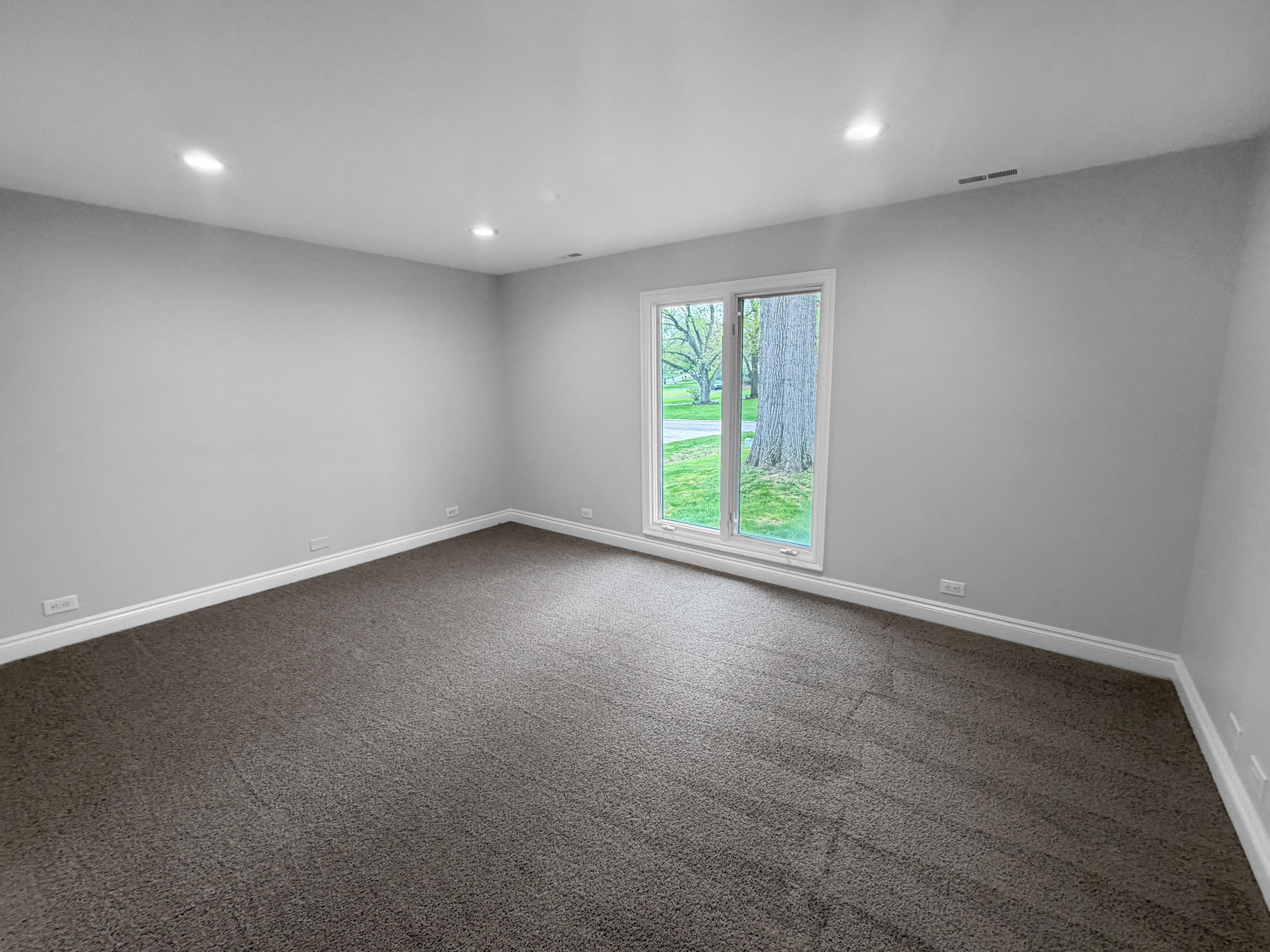 Photo 17 of 38 of 35854 Castlemeadow Dr, Farmington Hills, MI