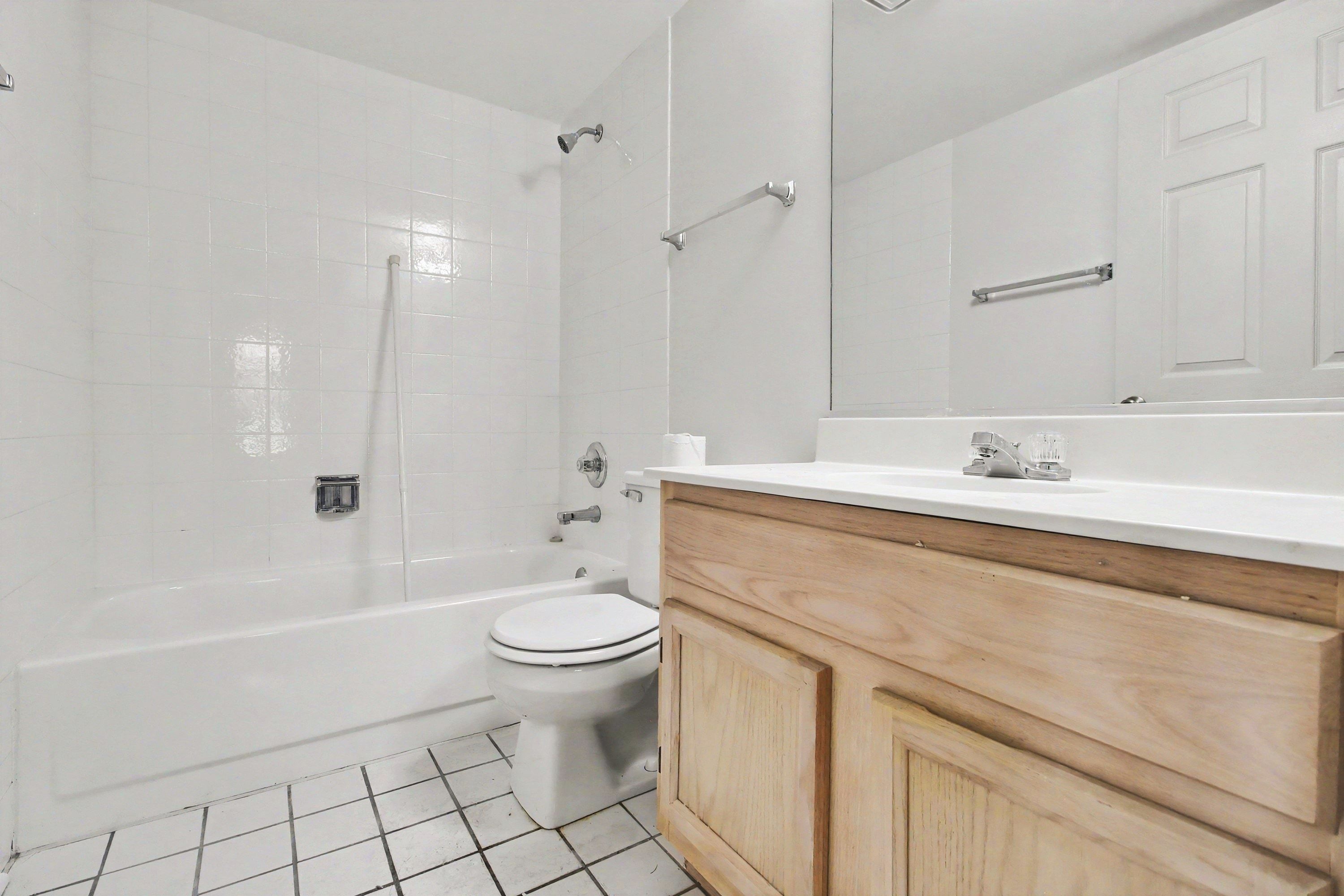 Photo 6 of 13 of 530A Pembrook Ct S, Crystal Lake, IL