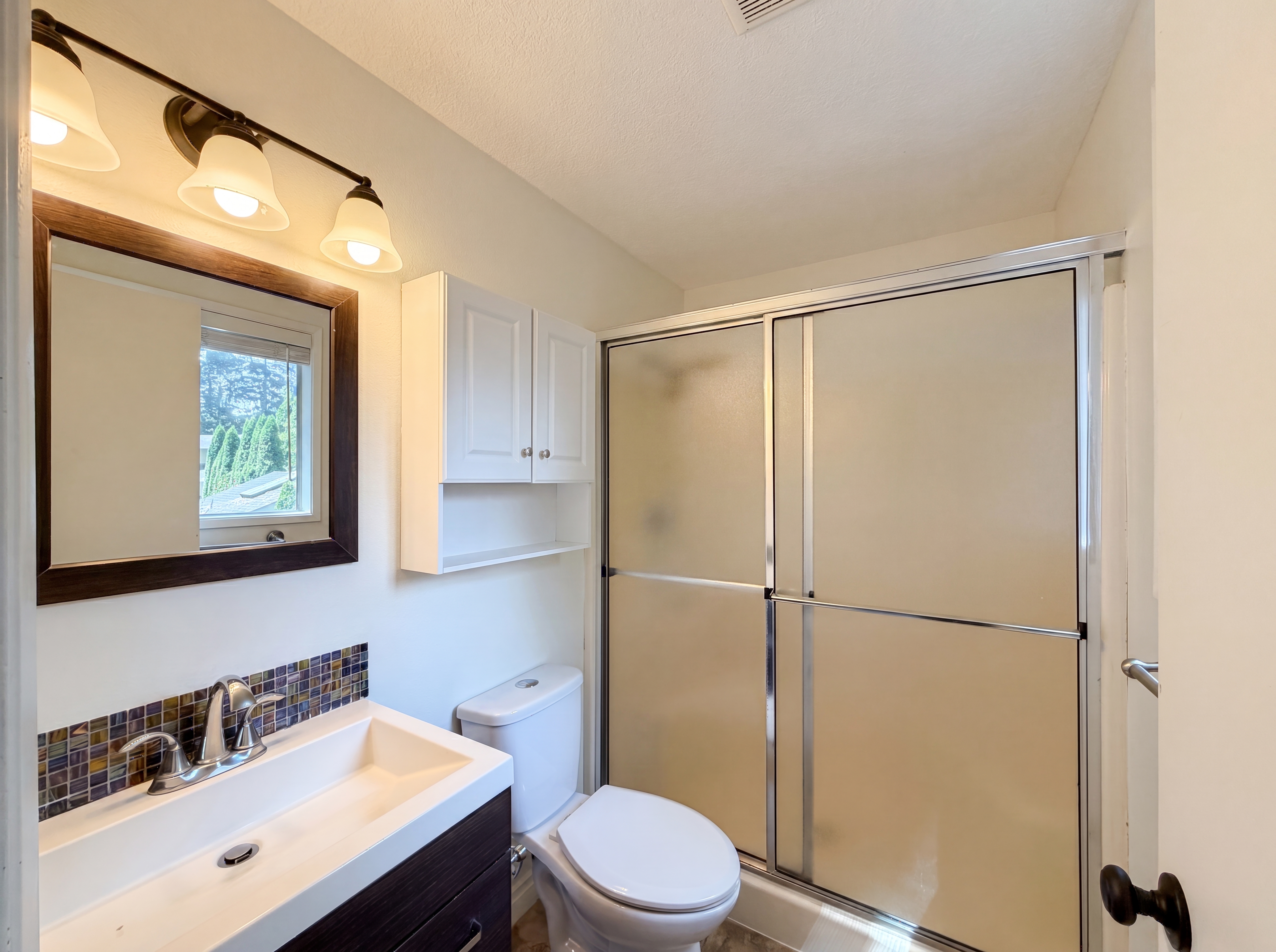 Photo 9 of 18 of 20860 SW Parker Ct, Beaverton, OR