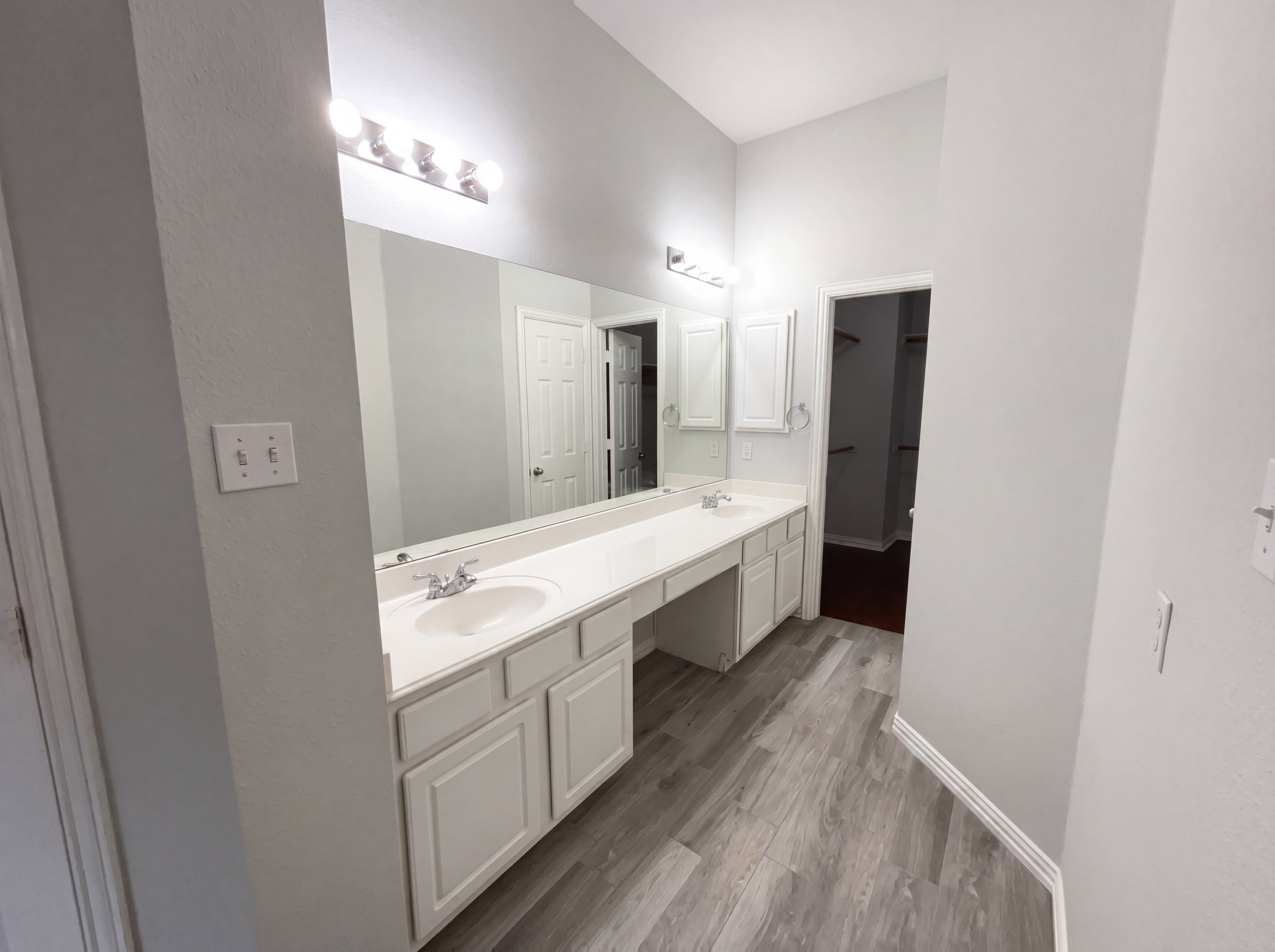 Photo 7 of 18 of 17836 Mary Margaret St, Dallas, TX