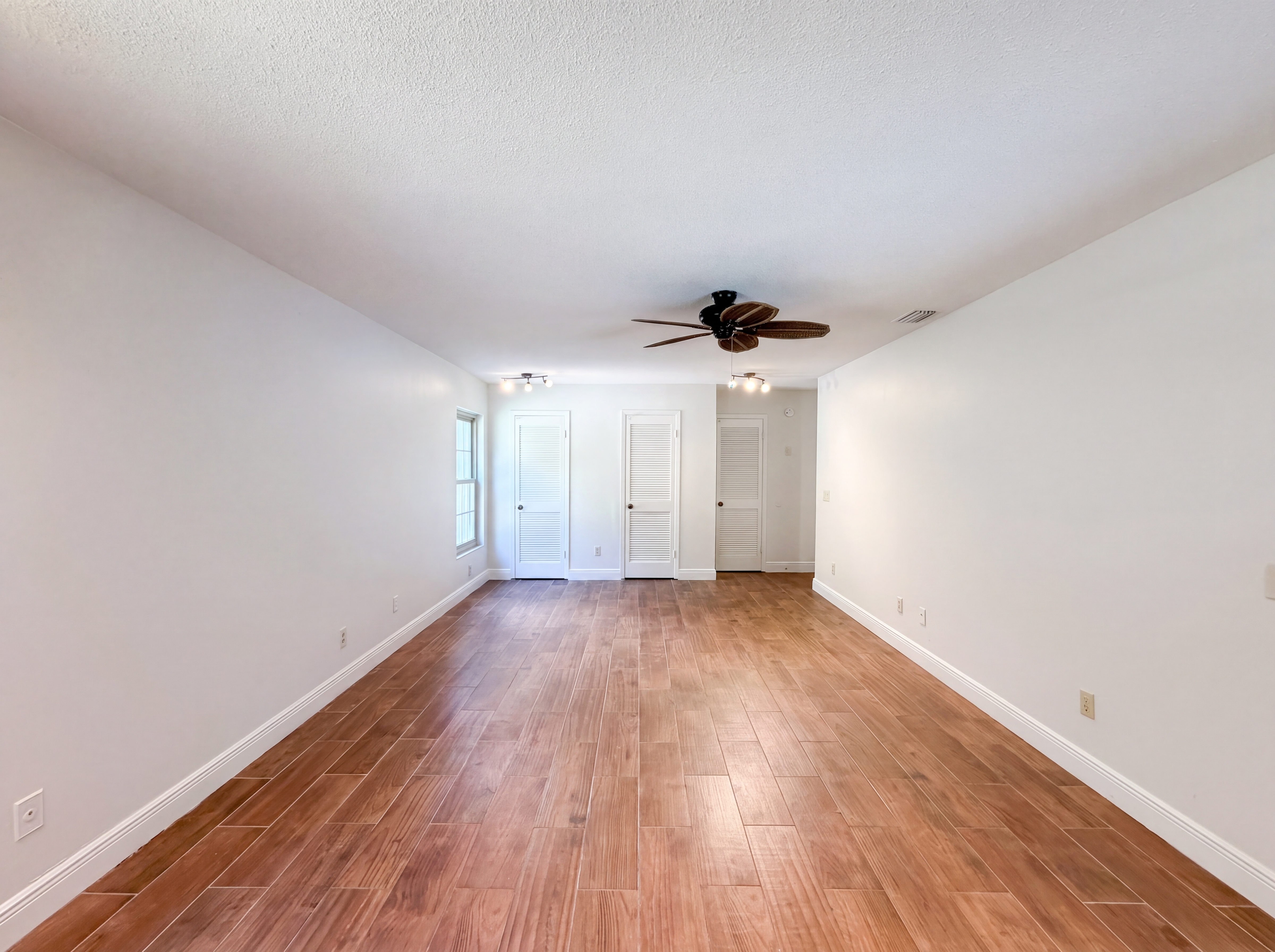 Photo 11 of 29 of 2534 Victarra Cir, Lutz, FL