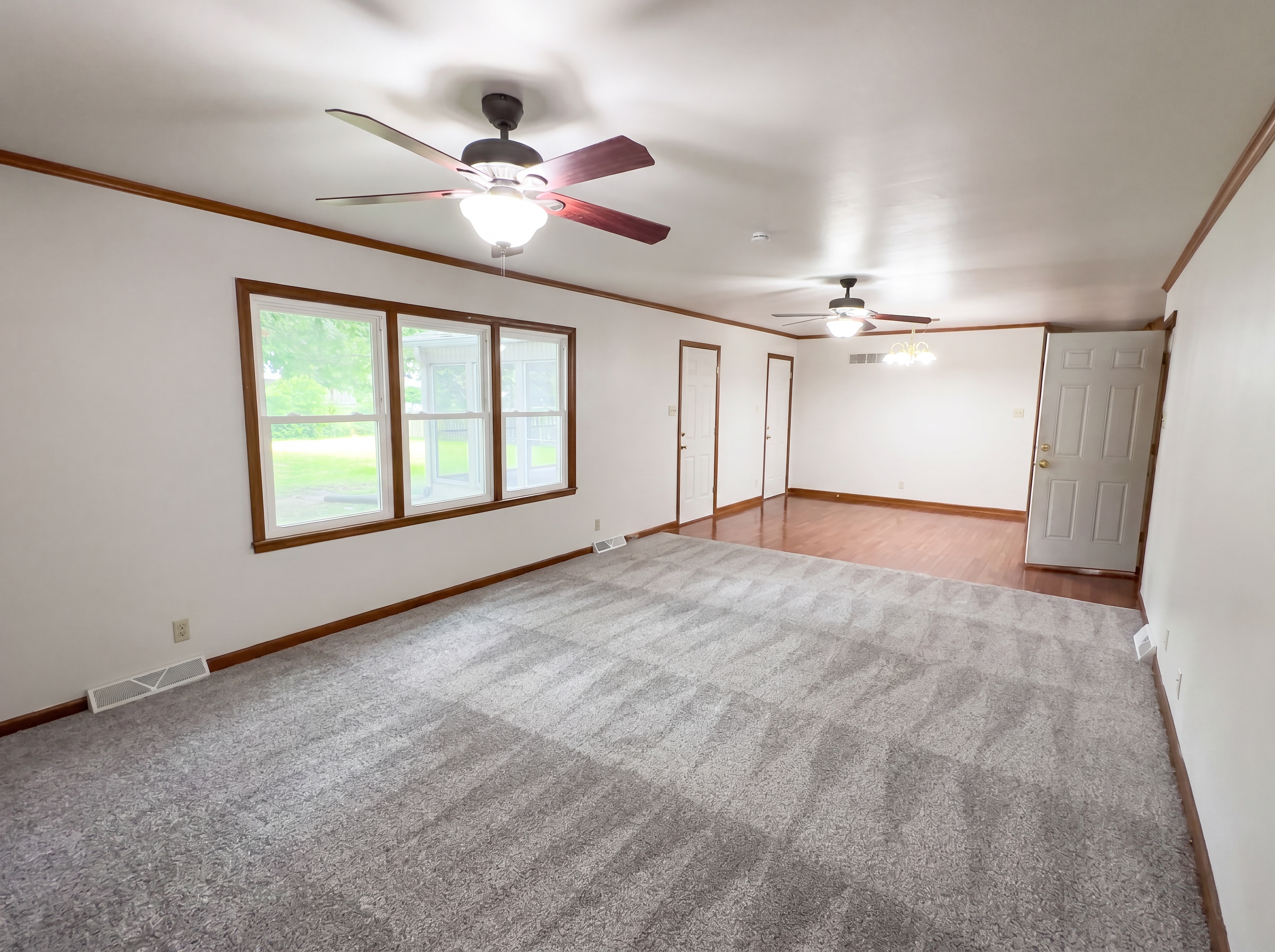 Photo 8 of 19 of 2021 SW 29th Ter, Topeka, KS