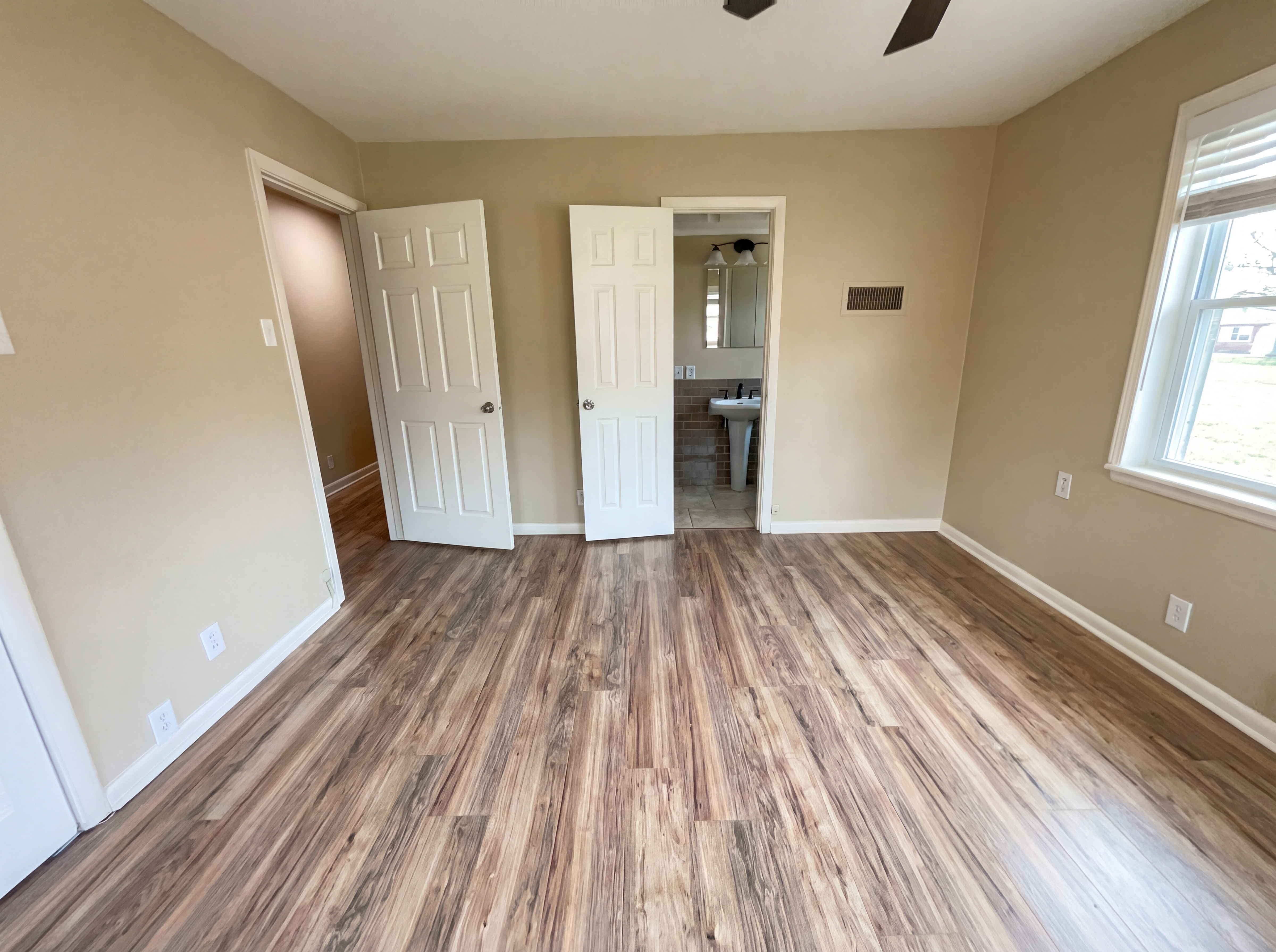 Photo 13 of 16 of 6817 Chickering Rd, Fort Worth, TX