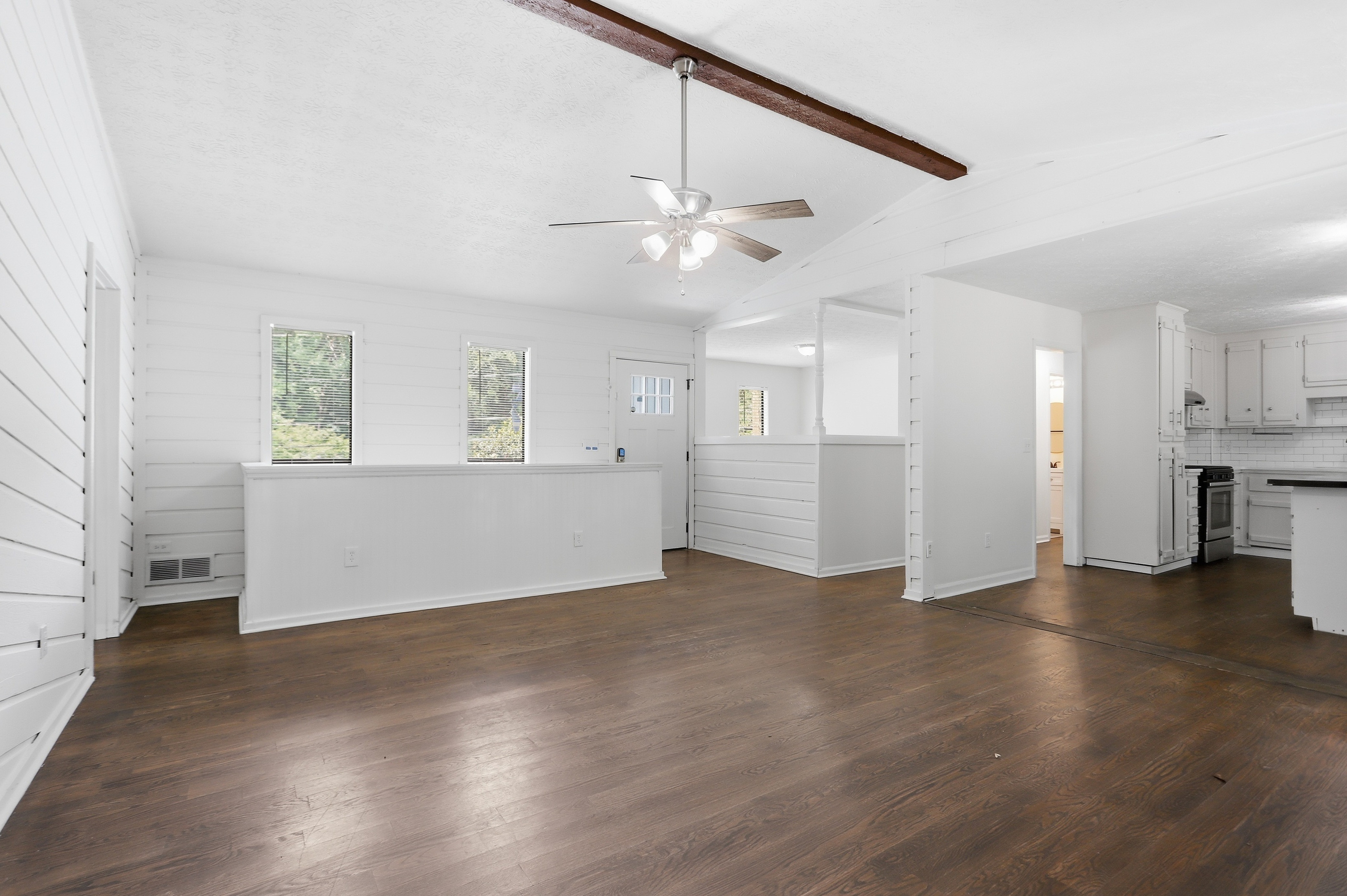 Photo 9 of 32 of 124 Creekview Dr, Woodstock, GA