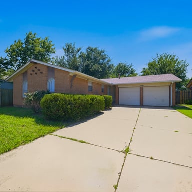 Property photo 1 of 5421 S Huddleston Dr