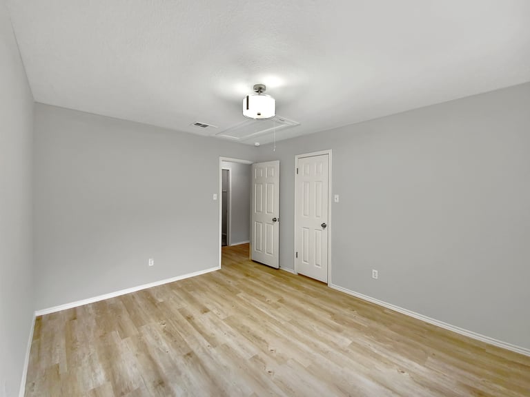 Photo 26 of 28 - 4803 Alta Loma Dr, Austin, TX 78749