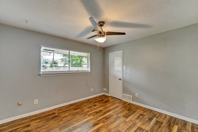 Photo 26 of 40 - 1526 Jody Ln, Irving, TX 75061