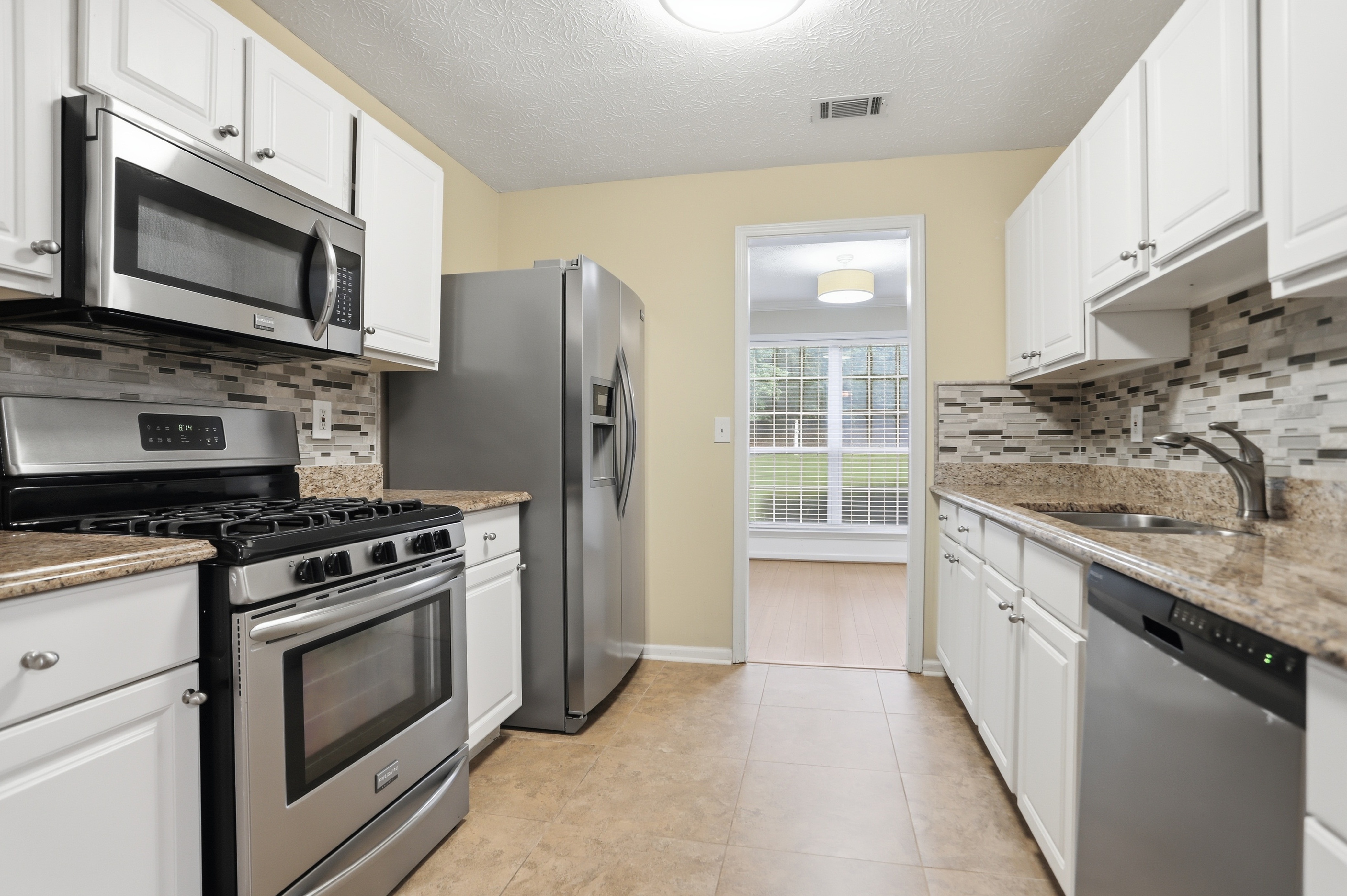 Photo 2 of 40 of 237 Kensington Trce, Stockbridge, GA