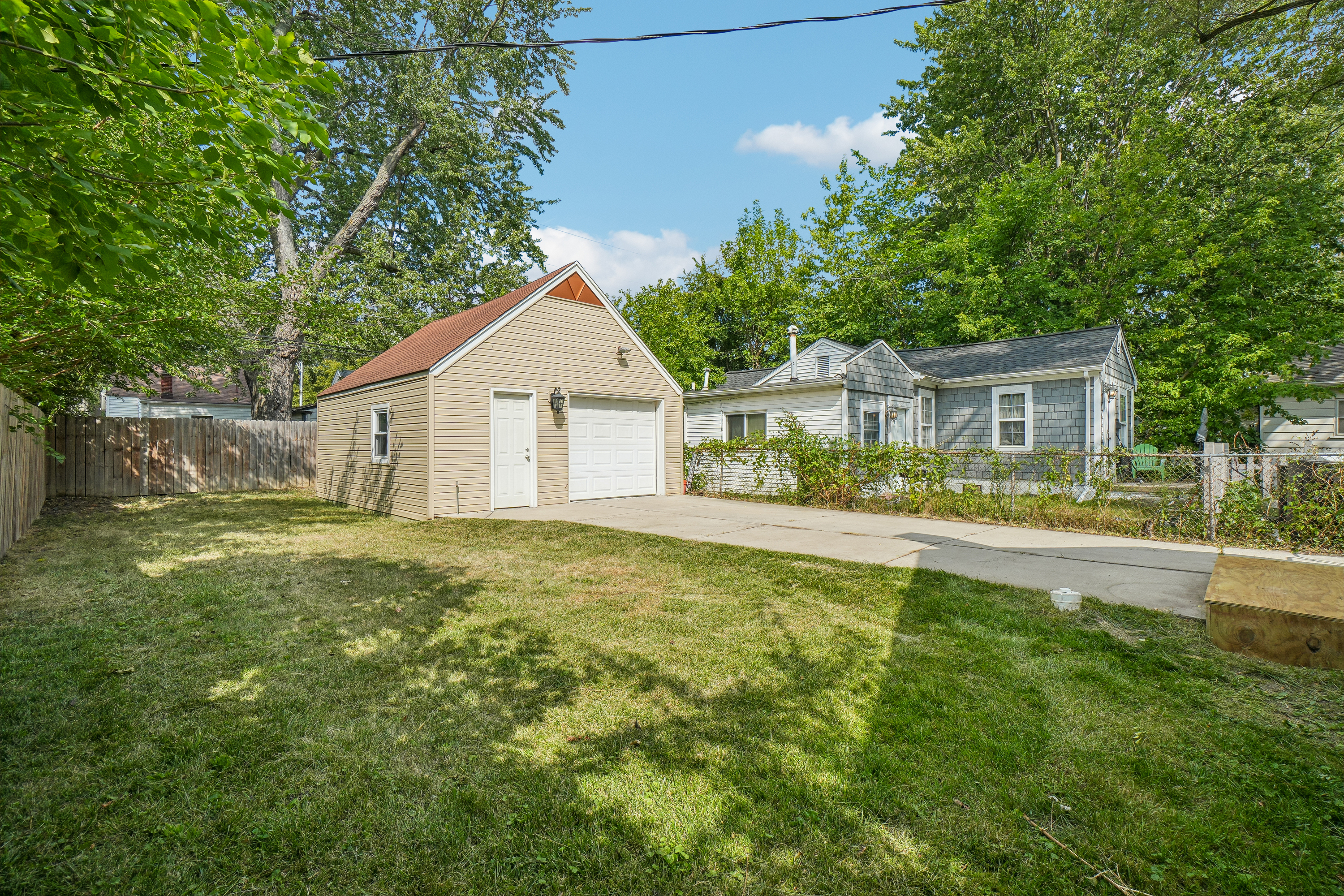 Photo 31 of 38 of 20919 Hollywood St, Harper Woods, MI