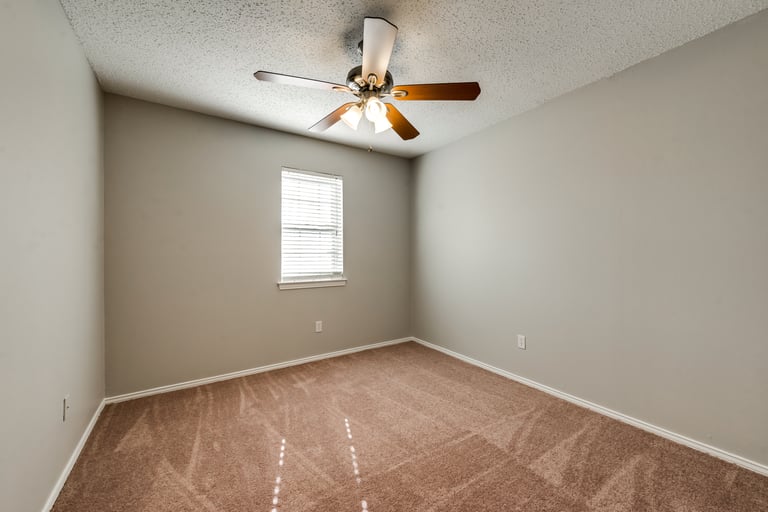 Photo 18 of 27 - 1029 Delores Dr, Garland, TX 75040