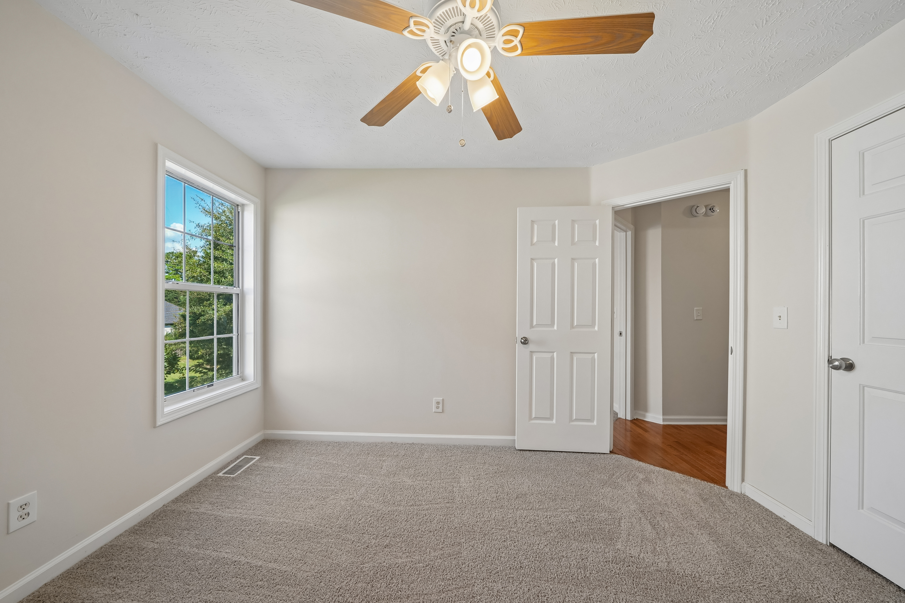 Photo 16 of 37 of 3493 Dunbar Ln, Suwanee, GA