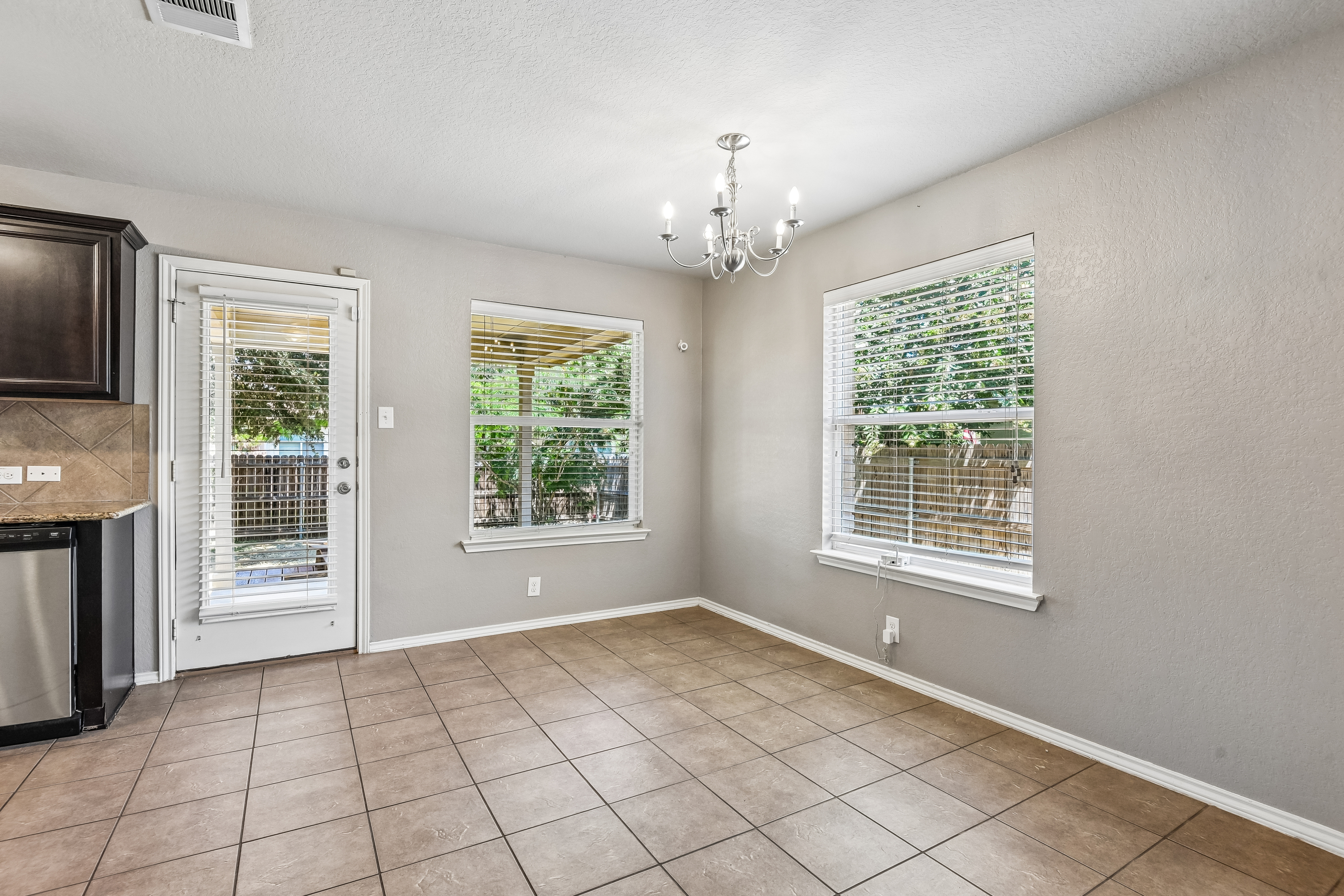 Photo 15 of 49 of 2535 Fayette Dr, New Braunfels, TX
