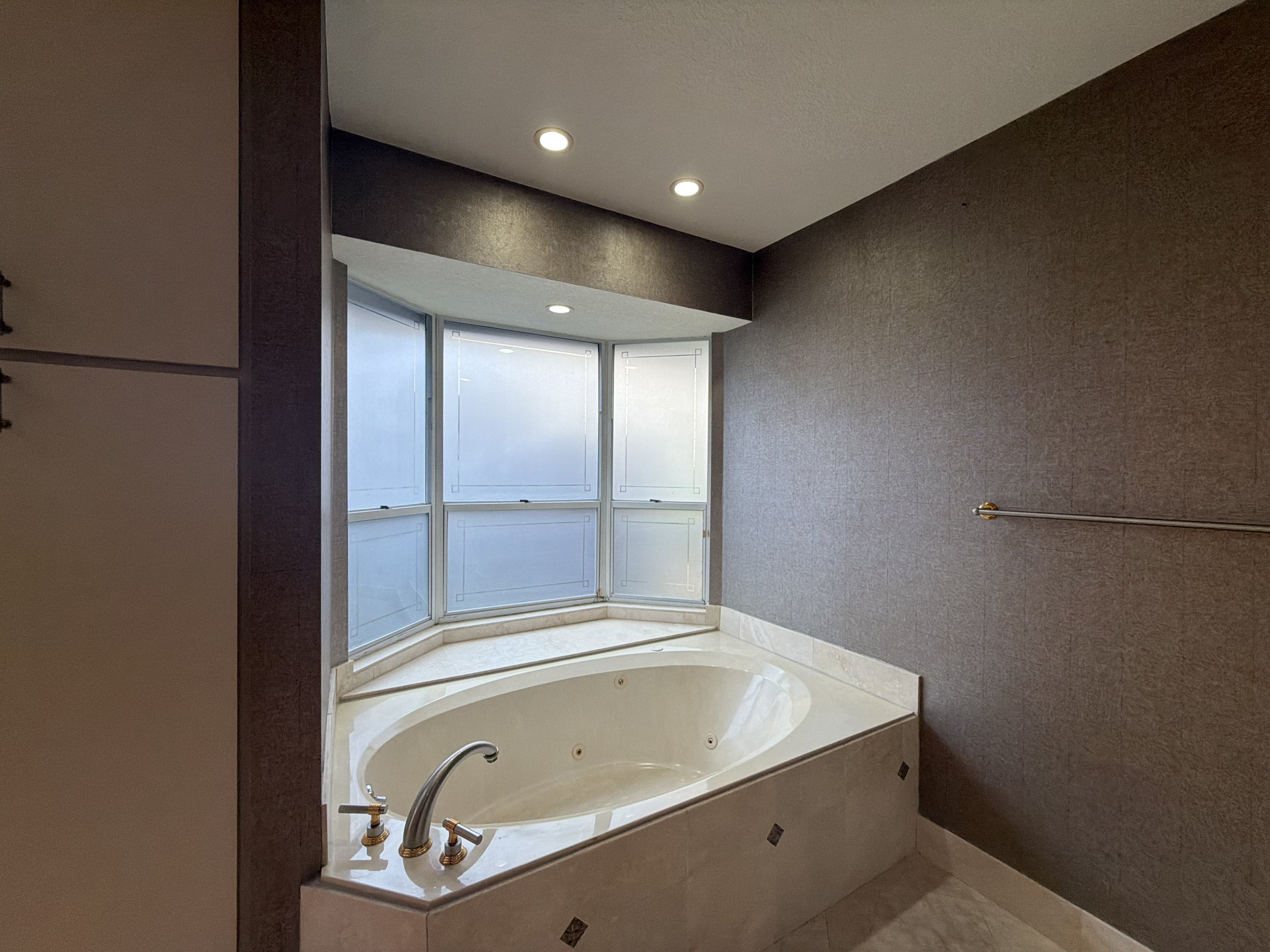 Photo 12 of 30 of 455 Longmeadow Ln, Longwood, FL