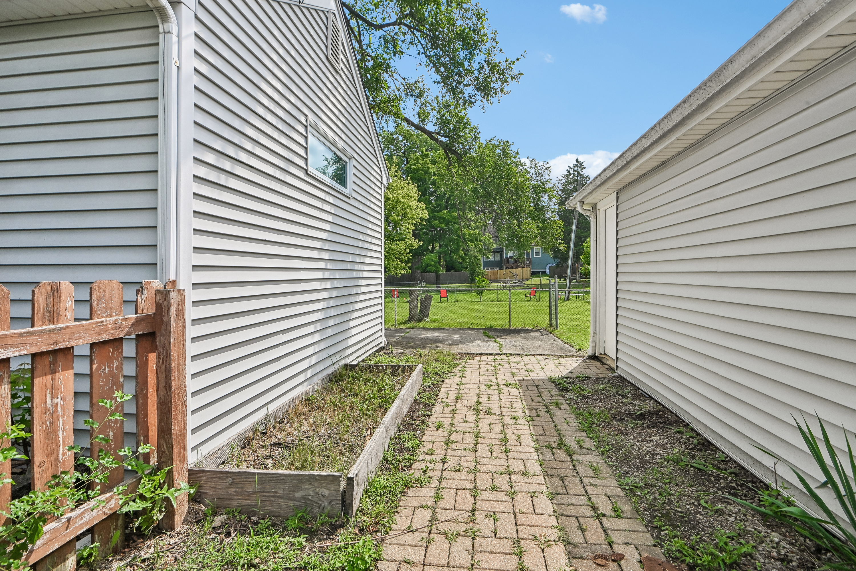 Photo 64 of 72 of 4811 Roslyn Rd, Downers Grove, IL