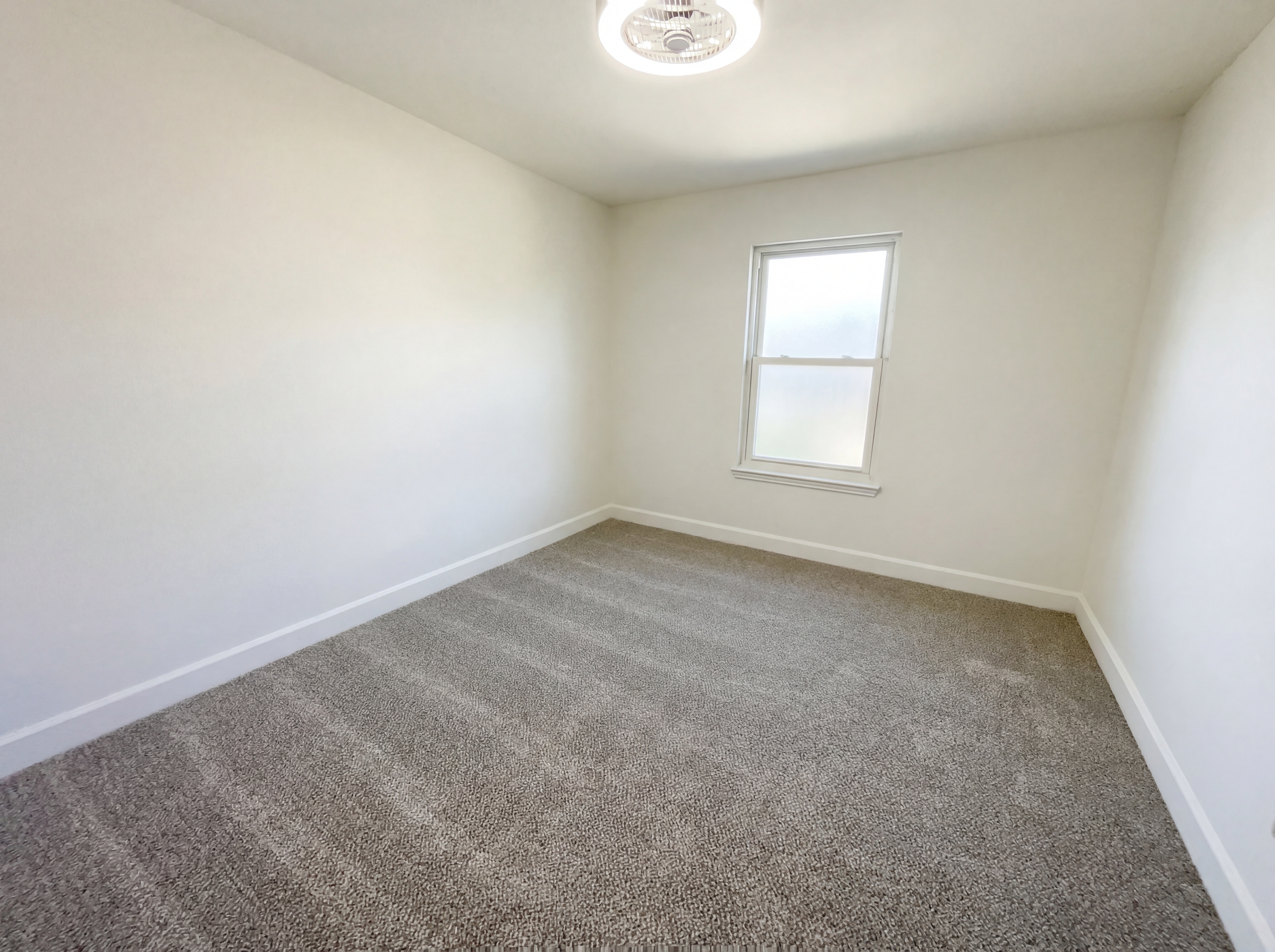 Photo 4 of 17 of 8321 Cloverglen Ln, Fort Worth, TX
