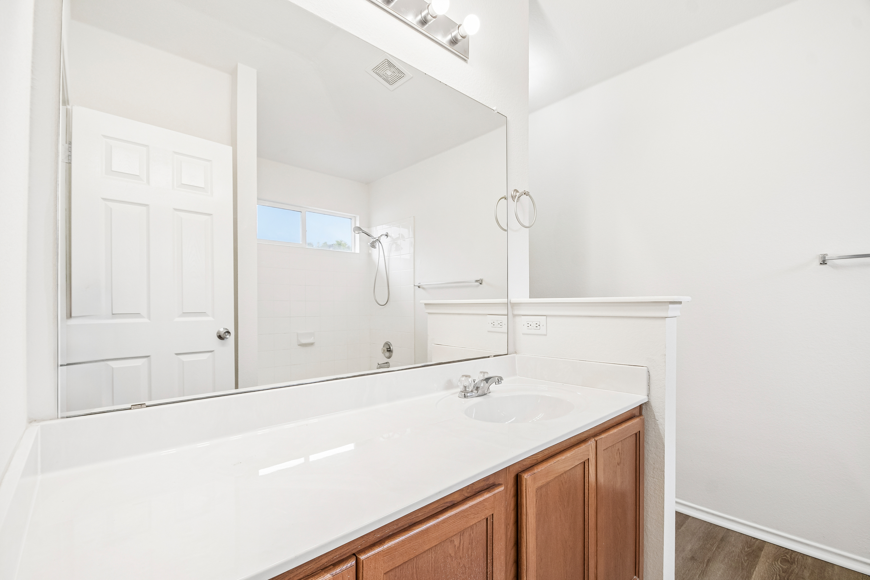 Photo 10 of 19 of 259 Coal Dr, Jarrell, TX