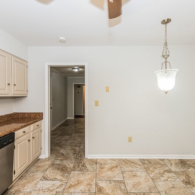 Property photo 2 of 909 Satinwood Ct