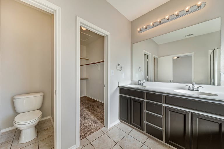 Photo 21 of 31 - 9625 Brenden Dr, Fort Worth, TX 76108