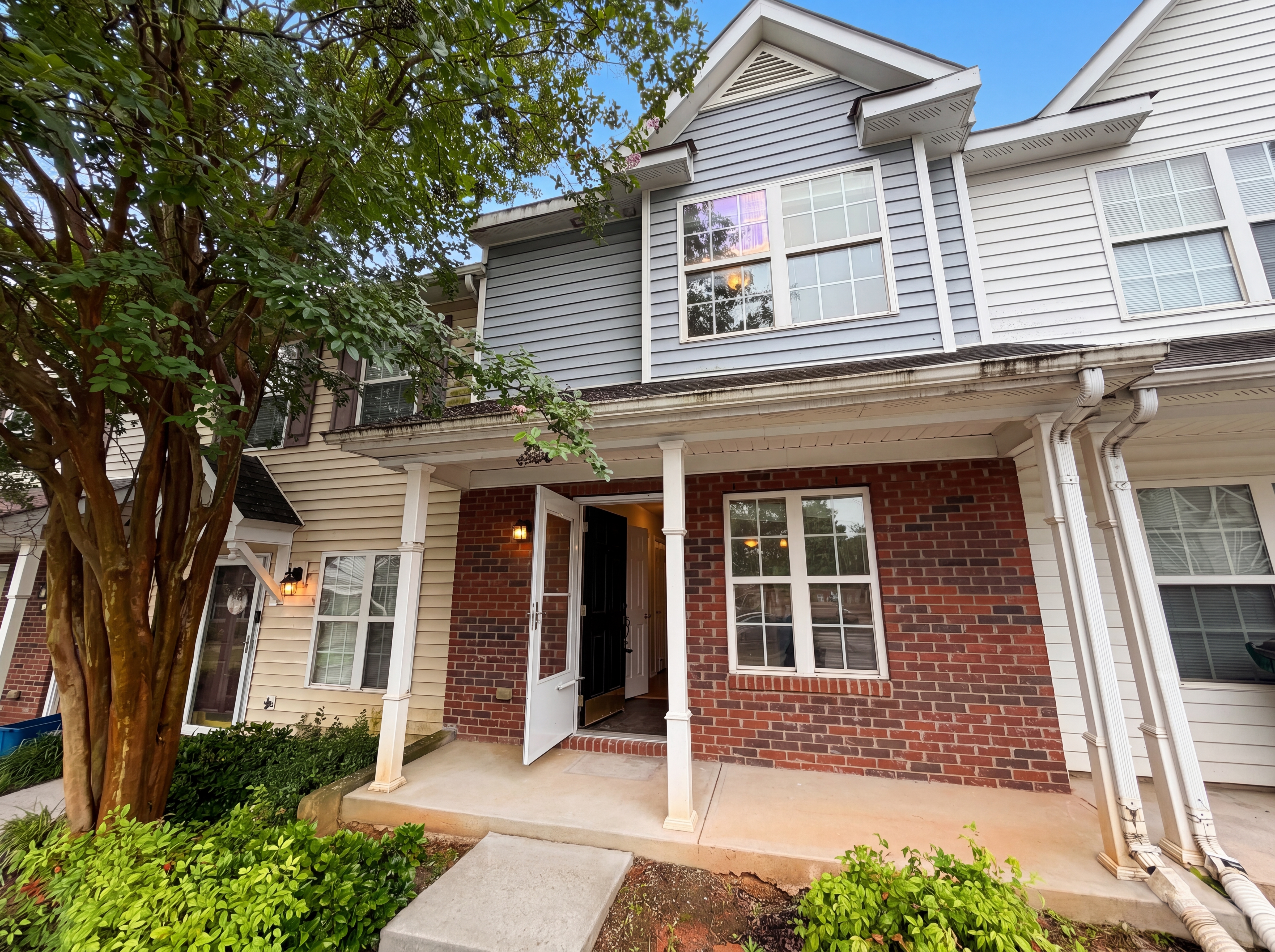 Photo 6 of 21 of 10114 Ballyclare Ct, Charlotte, NC