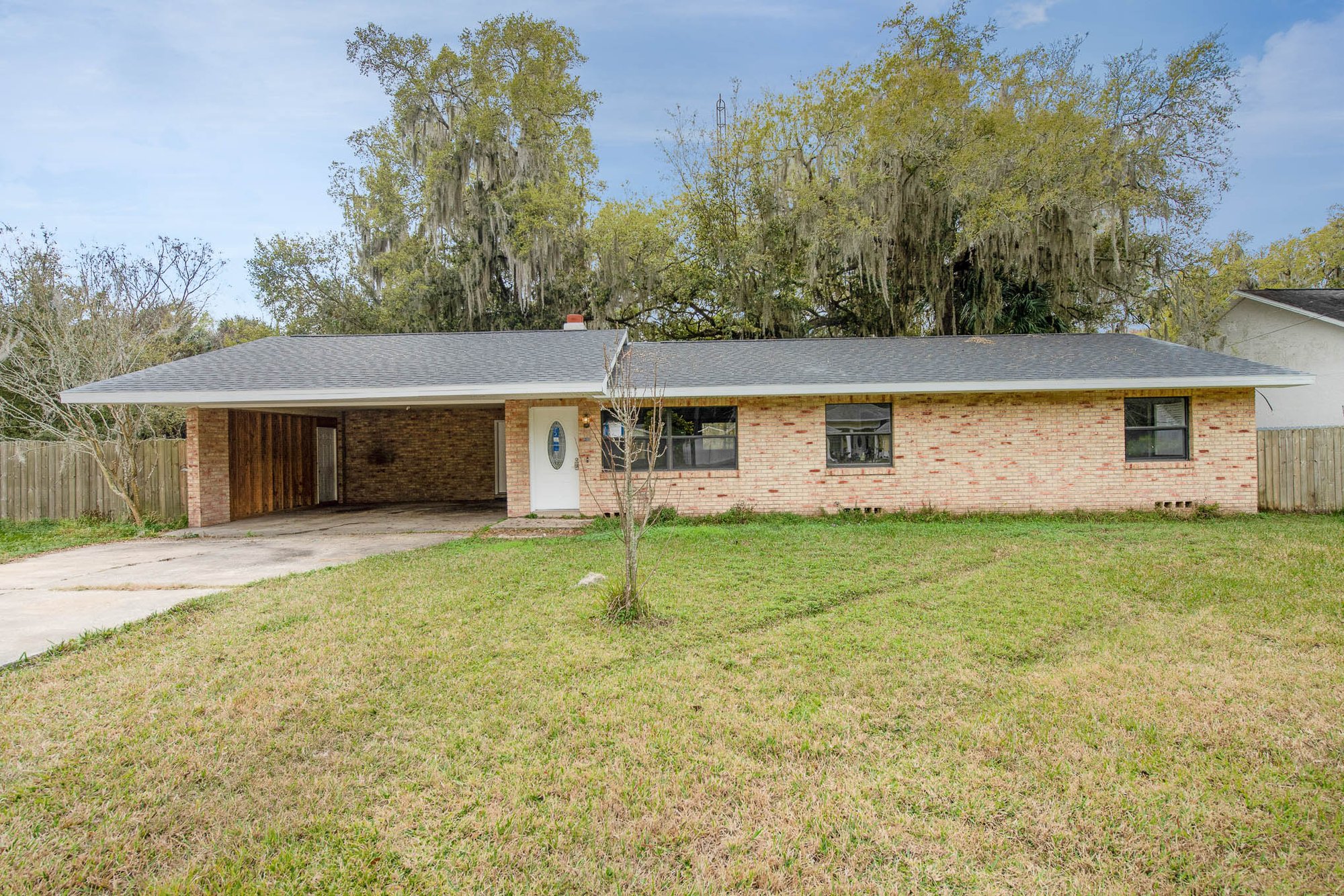 Photo 1 of 19 - 4000 Magnolia Dr, Leesburg, FL 34748