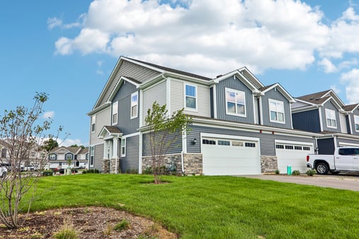 Photo 1 of 33 of 691 Cassia Ct, Crystal Lake, IL
