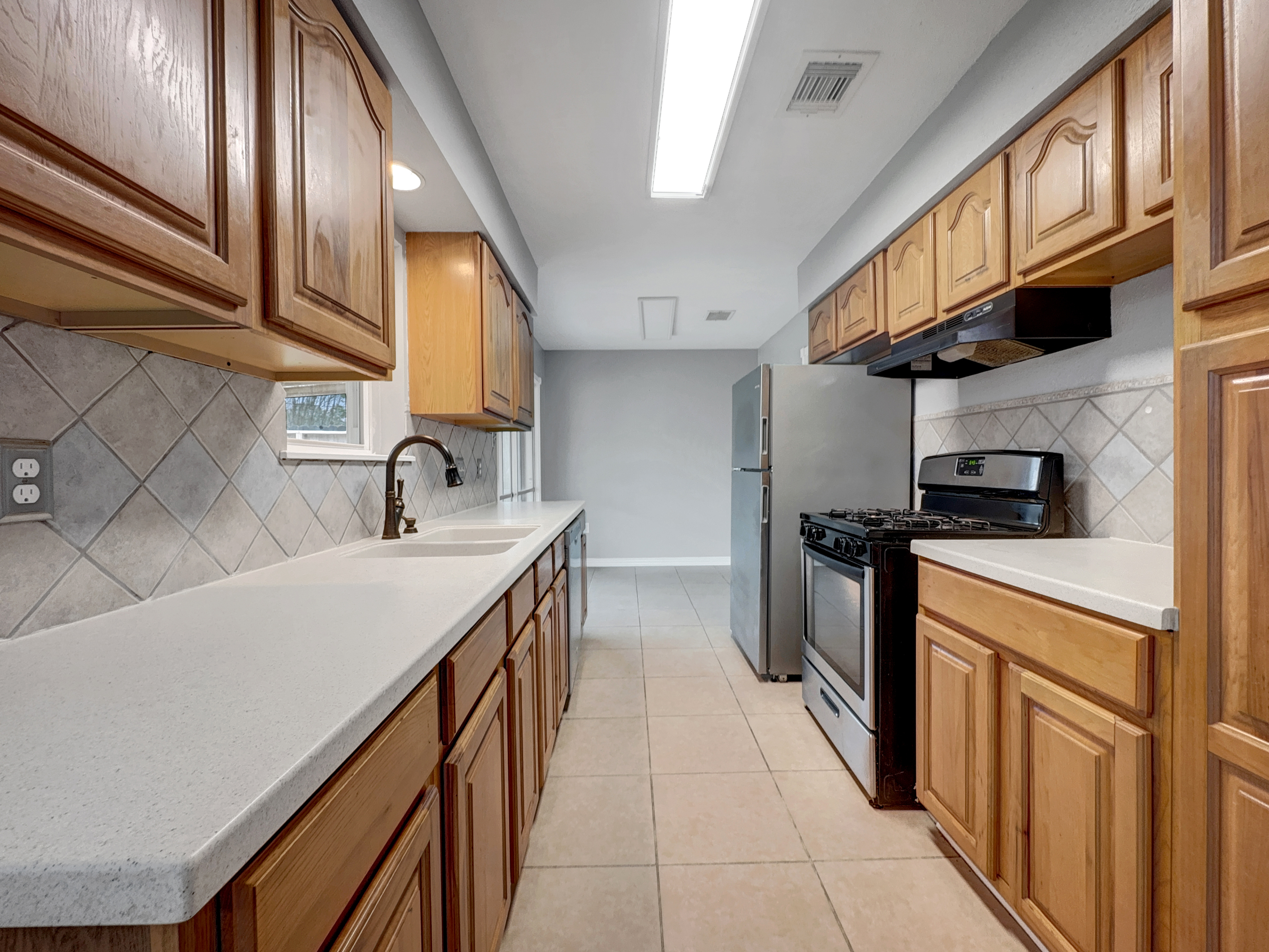 Photo 2 of 16 of 2103 Williamsburg Ct N, League City, TX