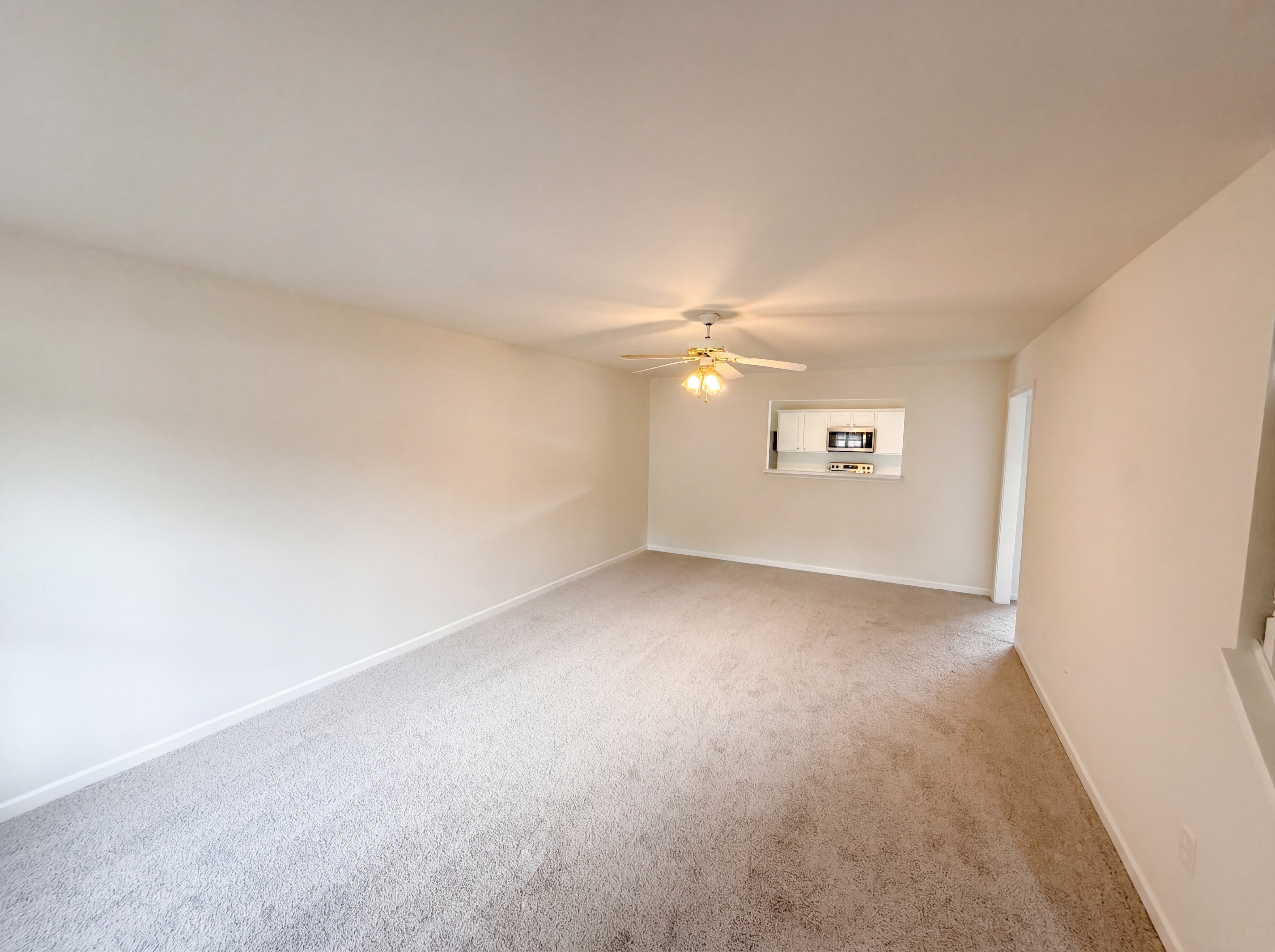 Photo 3 of 21 of 6126 Hickory Lane Dr, Union City, GA