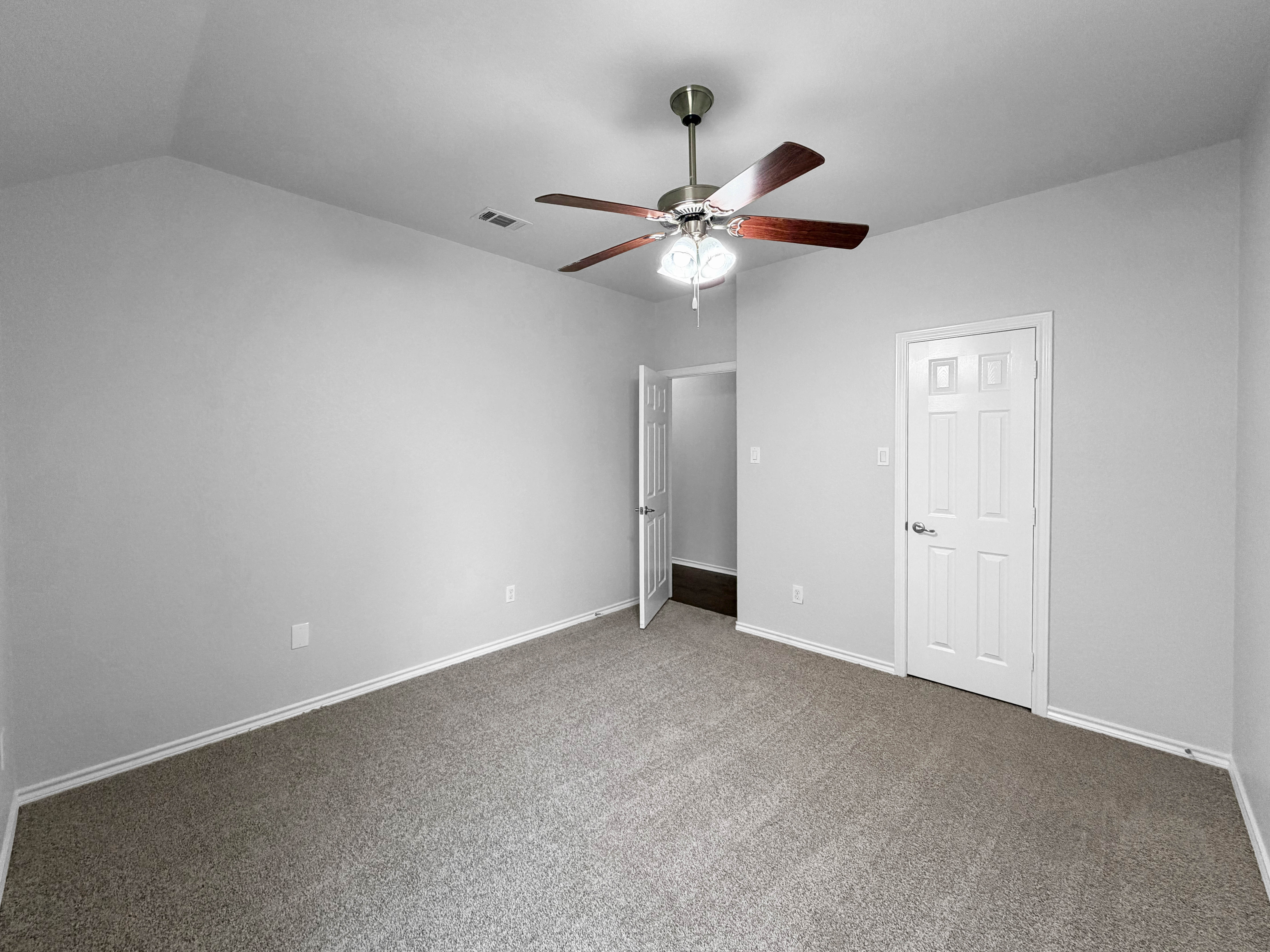 Photo 18 of 21 of 10036 Red Bluff Ln, Fort Worth, TX