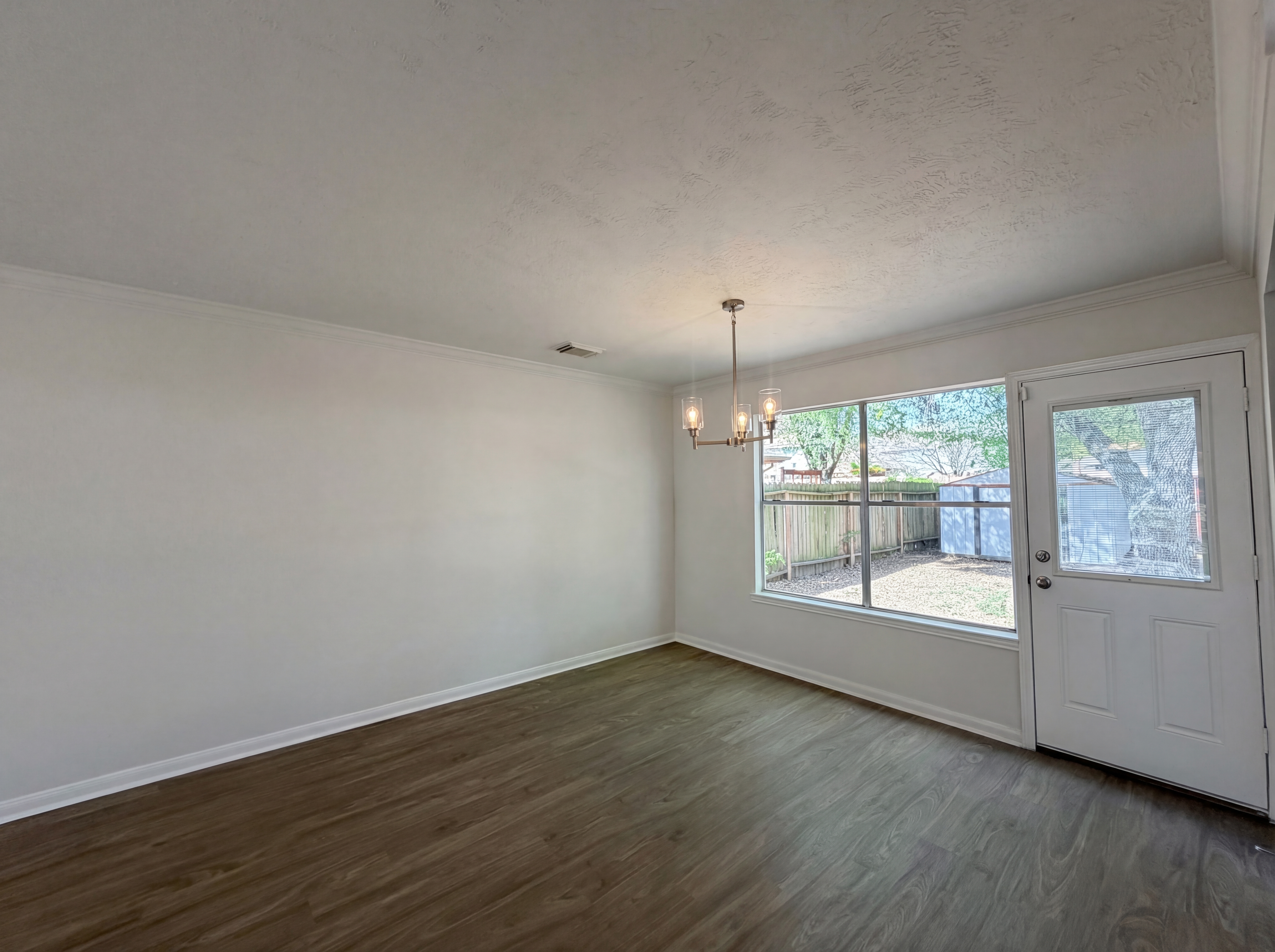 Photo 9 of 22 of 6831 Stratford Park Dr, Houston, TX
