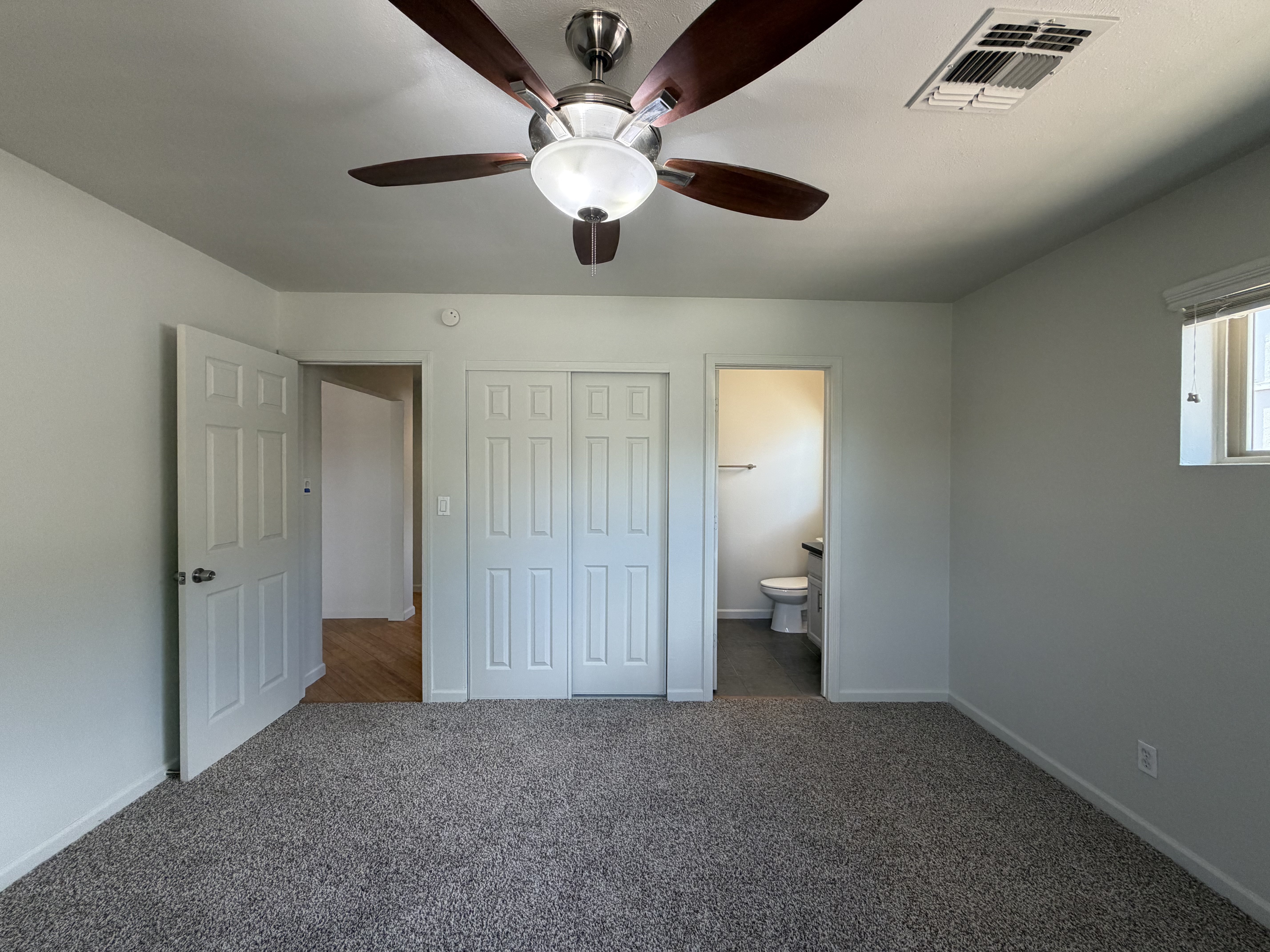 Photo 4 of 29 of 909 W Missouri Ave, Phoenix, AZ