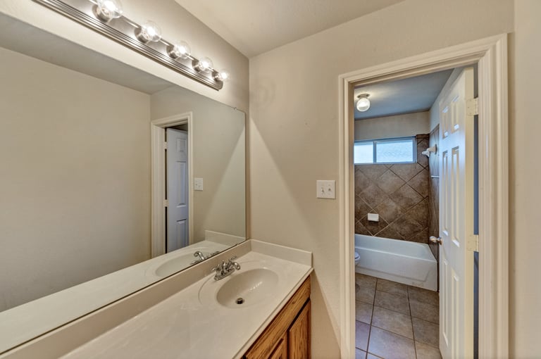 Photo 31 of 36 - 5536 Lavaca Rd, Grand Prairie, TX 75052
