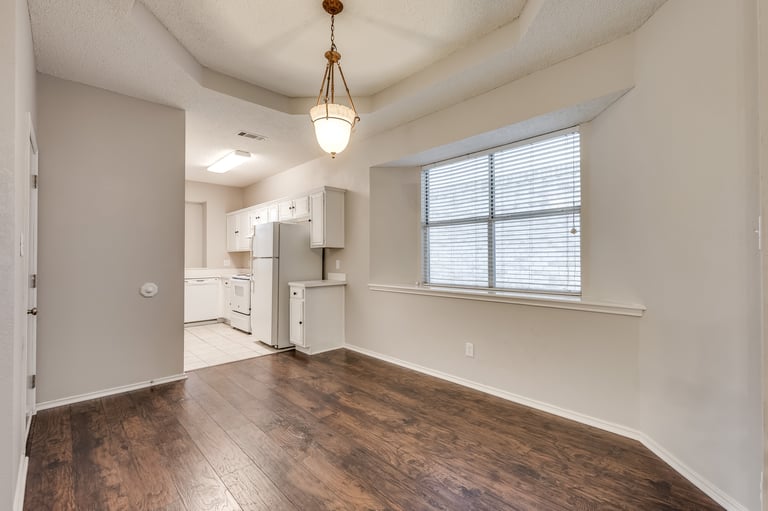 Photo 7 of 21 - 1387 Mimosa Ln, Lewisville, TX 75077