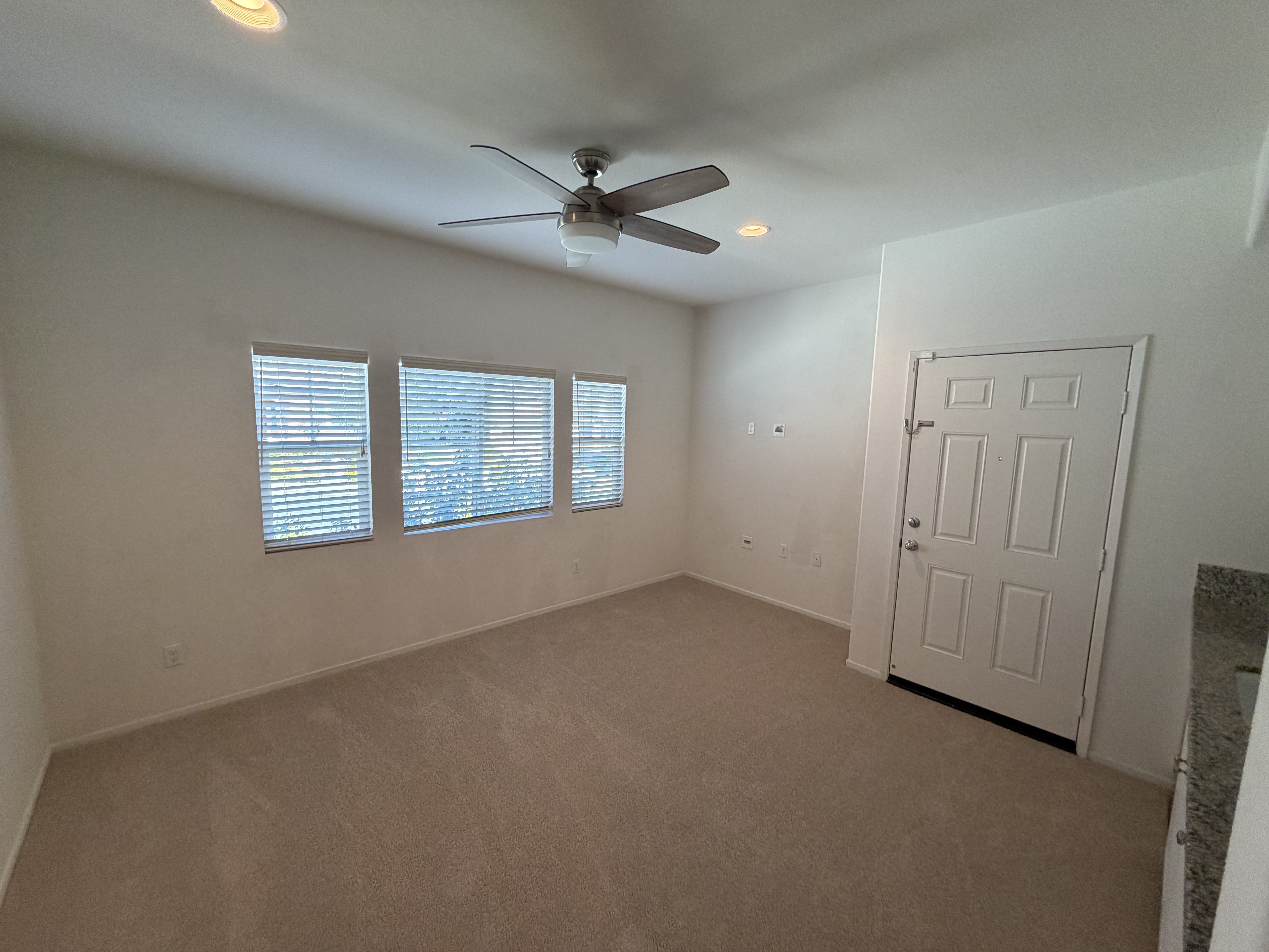 Photo 6 of 23 of 11382 Brewer Dr, Beaumont, CA