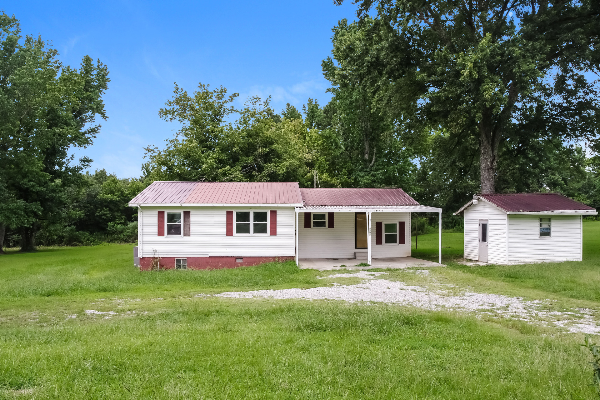 Photo 16 of 35 of 2294 Cullman Rd, Arab, AL