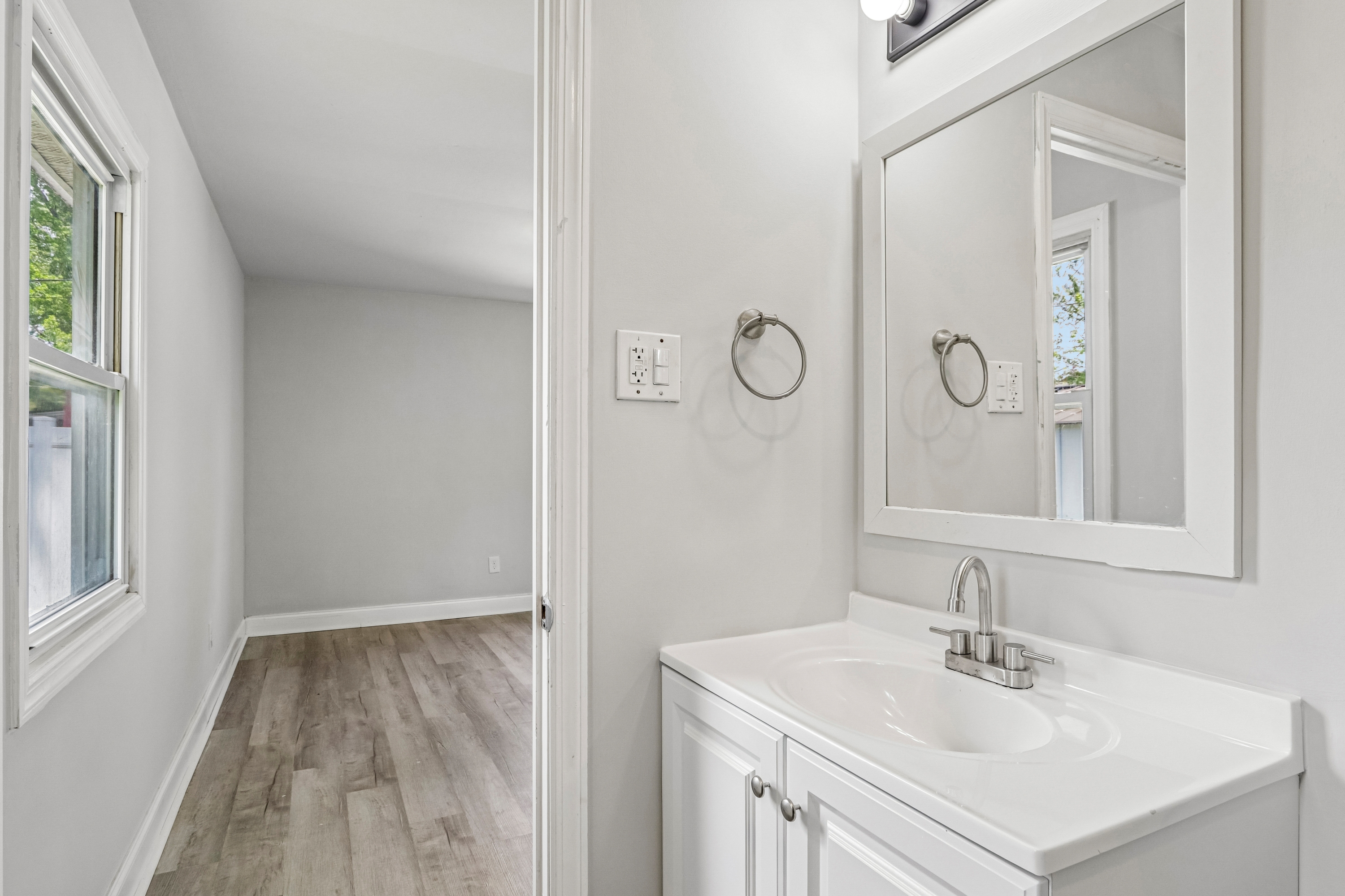 Photo 27 of 36 of 6 Newport Ln, Willingboro, NJ