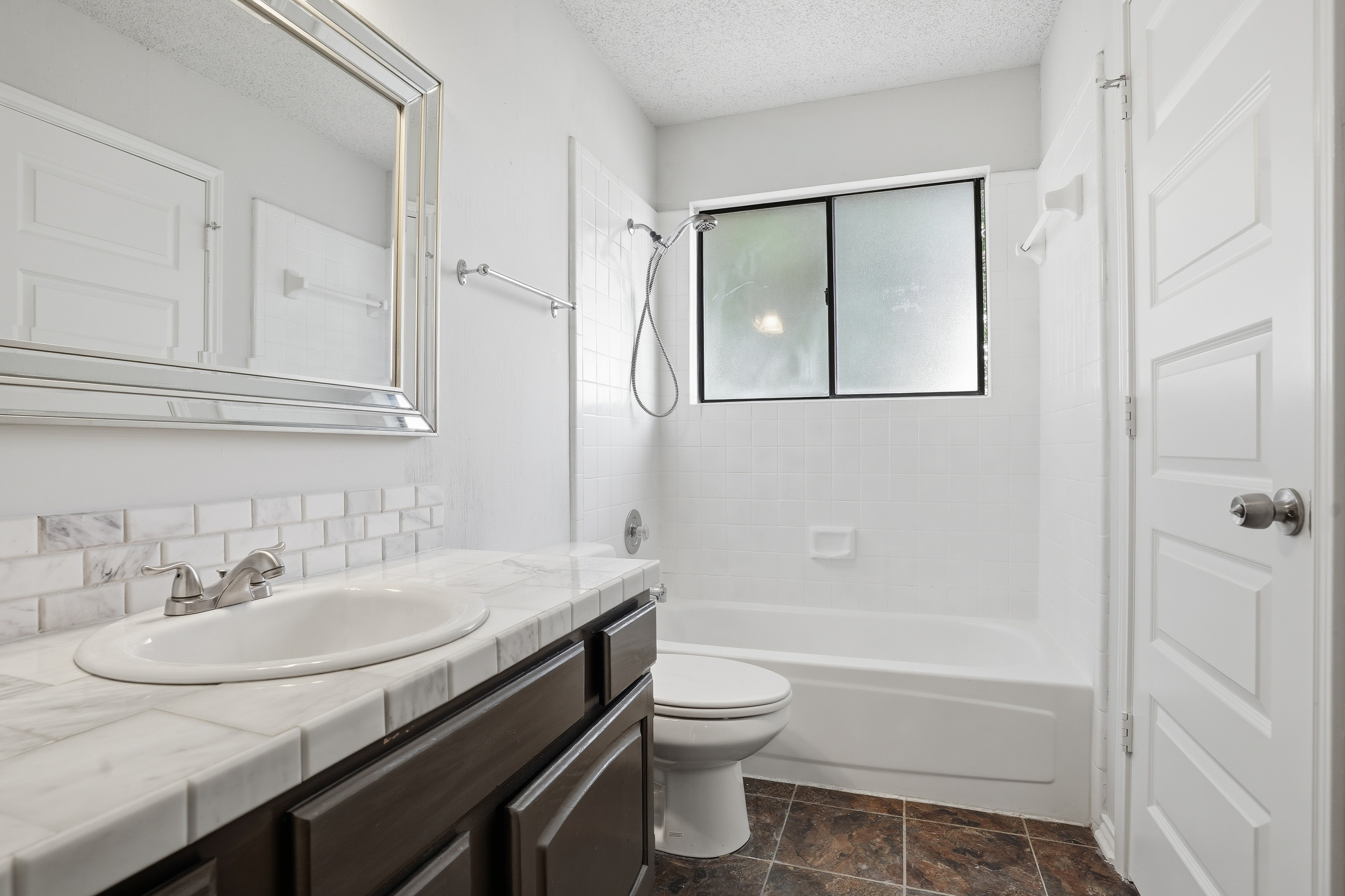 Photo 25 of 31 of 2142 Falcon Ridge Dr, Carrollton, TX