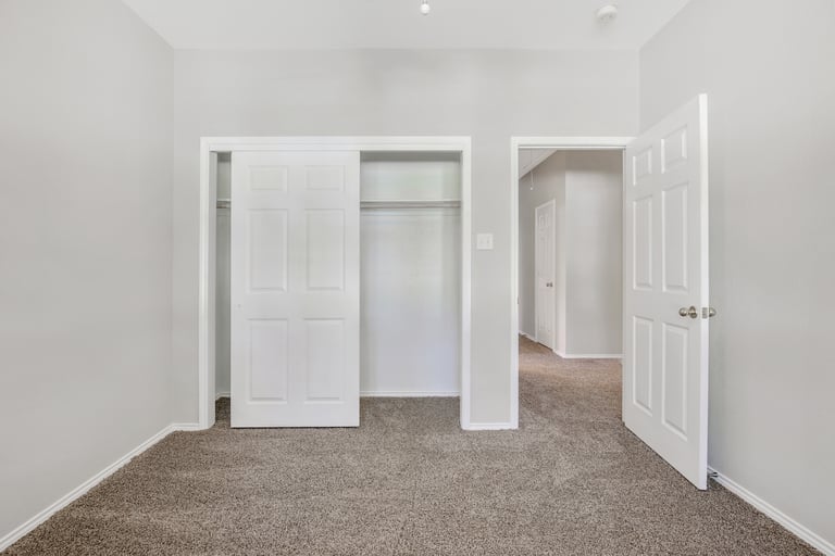 Photo 18 of 24 - 2825 Garden Oaks Pl, Grand Prairie, TX 75052