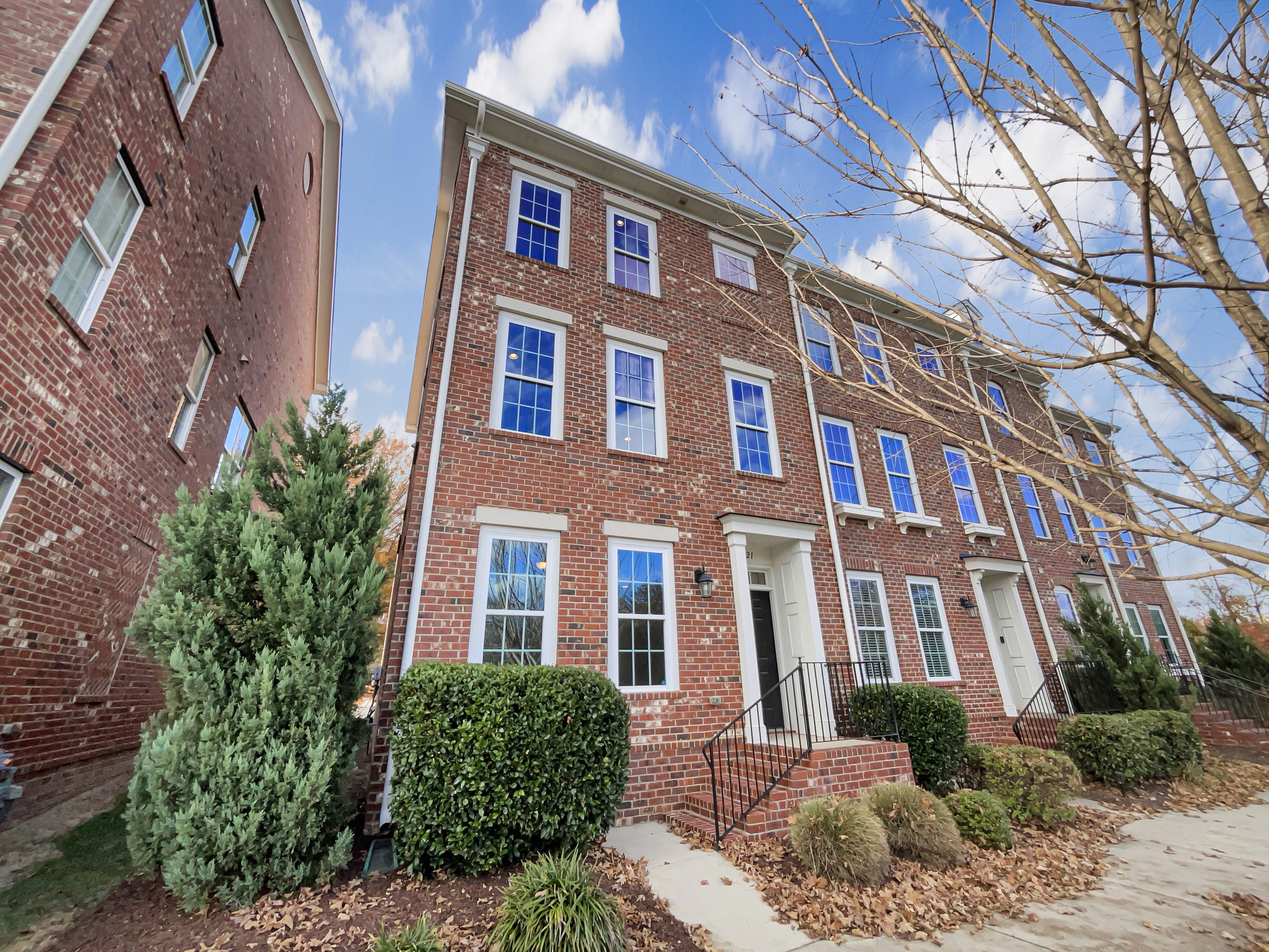 Photo 7 of 22 of 2321 Silver Crescent Dr, Charlotte, NC