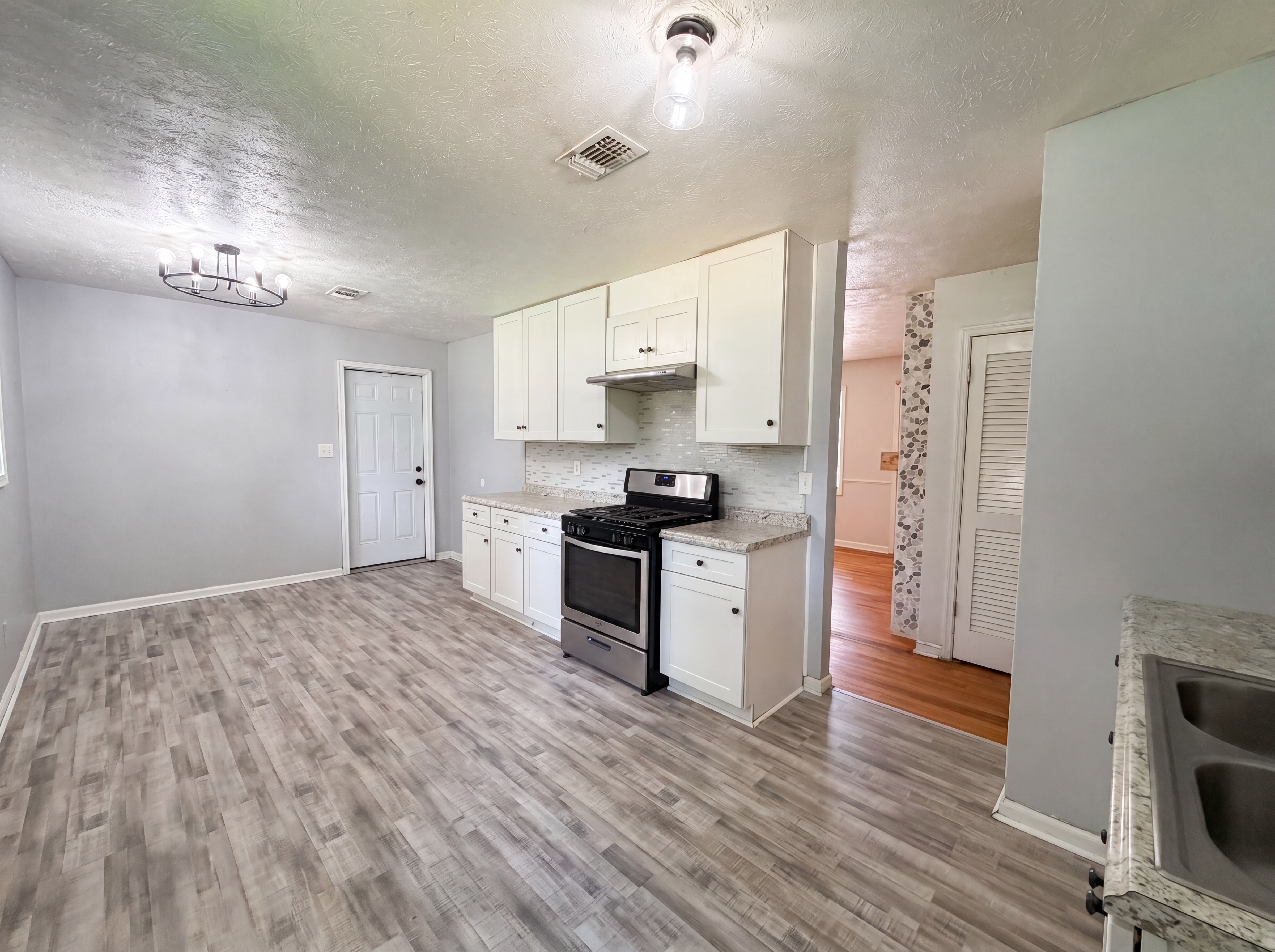 Photo 7 of 18 of 6503 Jackie Ln, Austell, GA