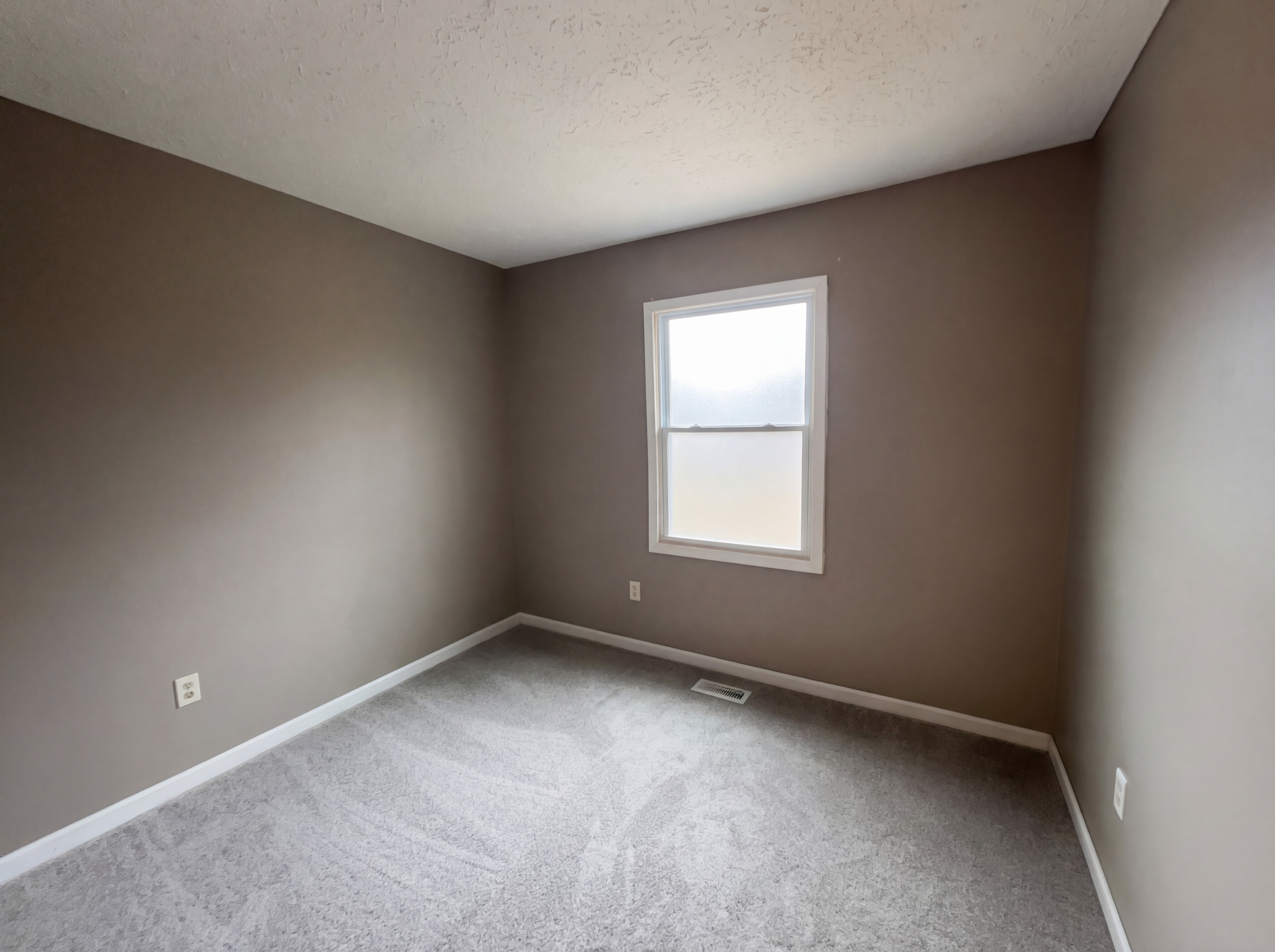 Photo 15 of 19 of 6910 Troon Way, Indianapolis, IN