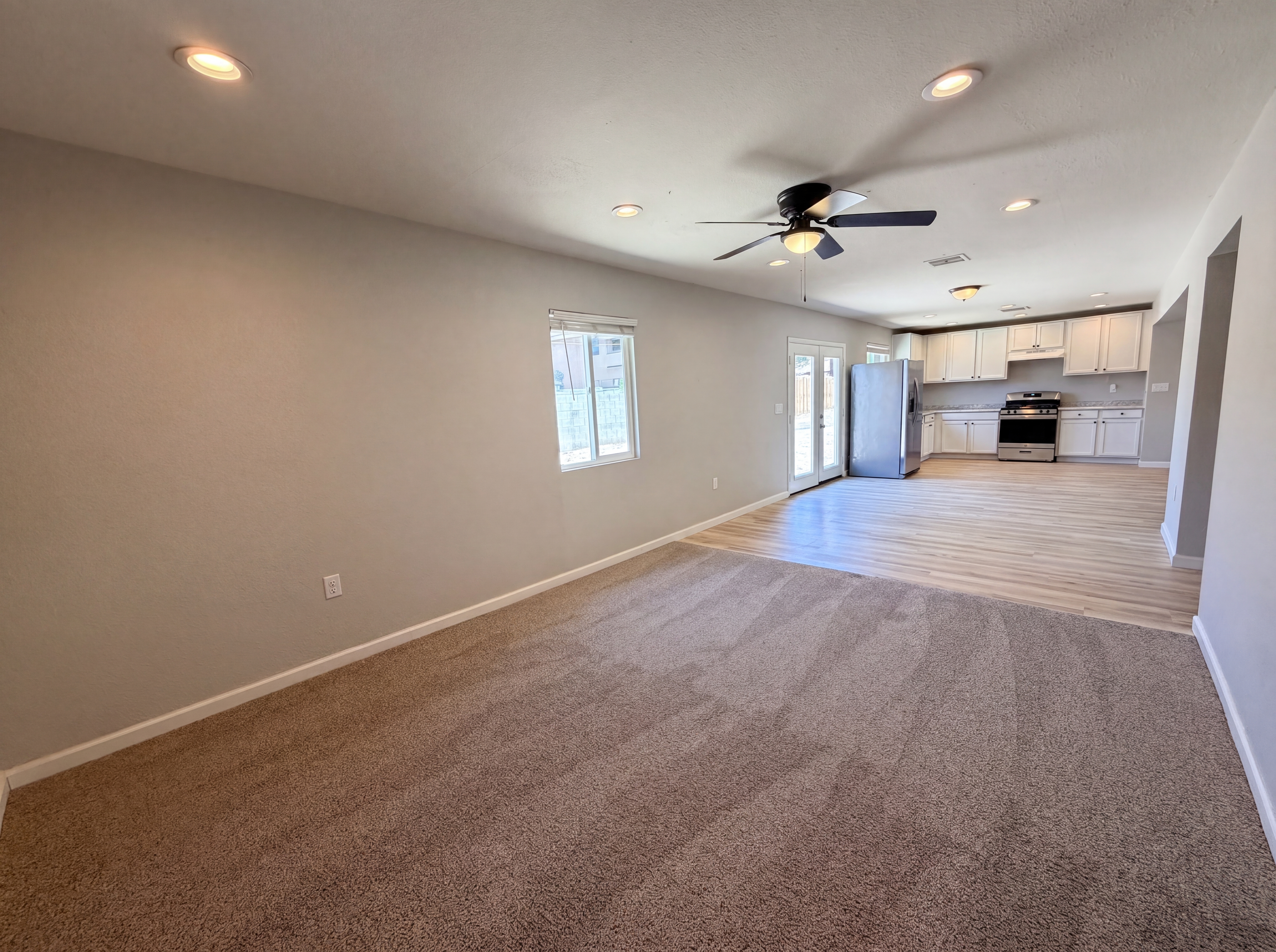 Photo 7 of 29 of 8631 S 6th St, Phoenix, AZ