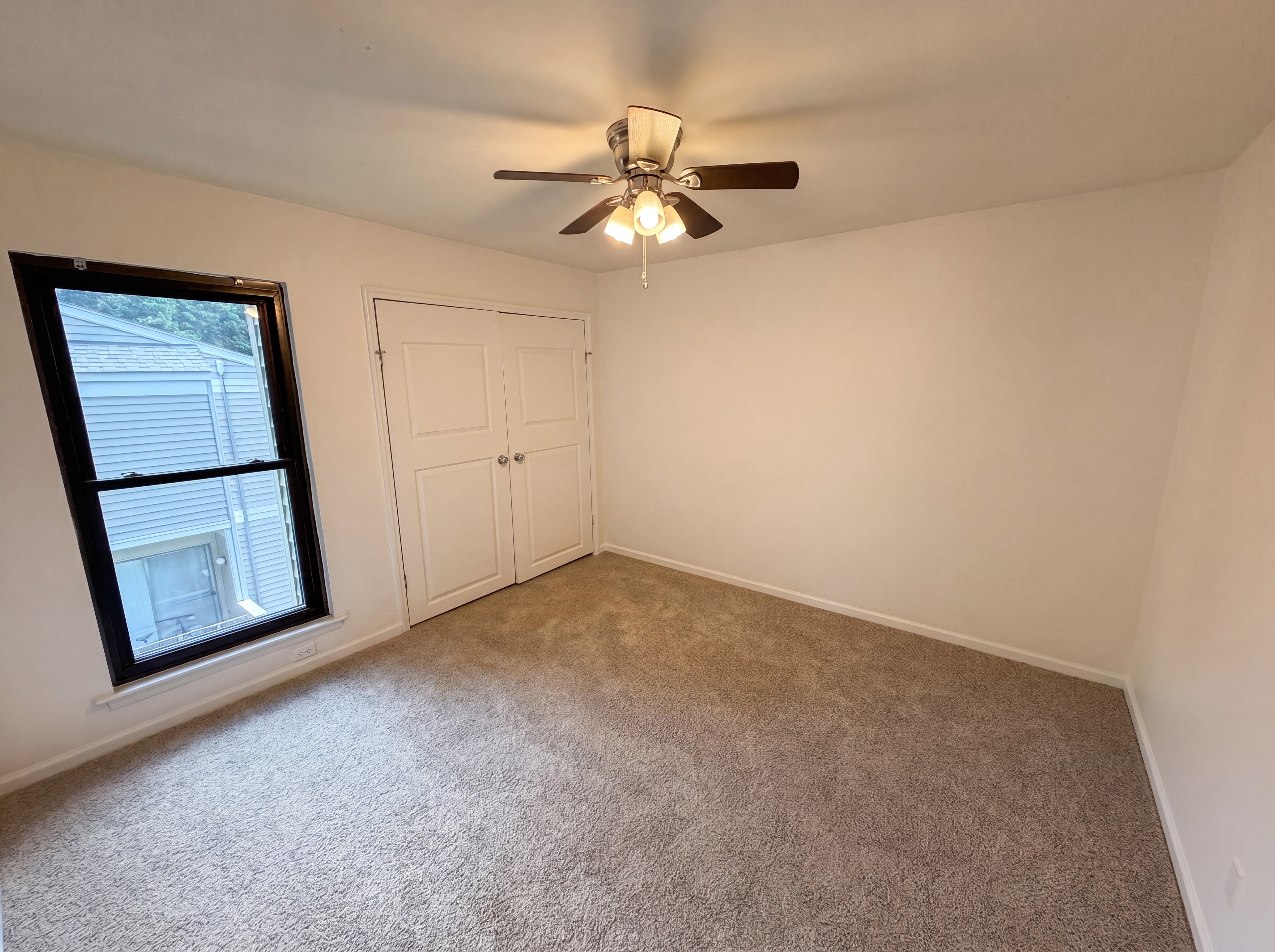 Photo 4 of 20 of 1625 Merry Oaks Rd, Charlotte, NC