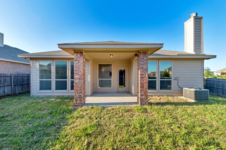 Photo 5 of 27 - 11121 Hawks Landing Rd, Haslet, TX 76052