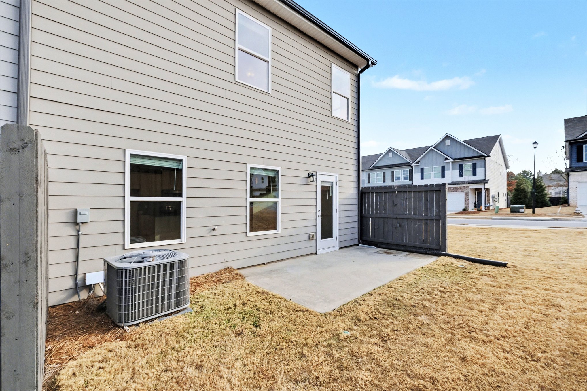 Photo 5 of 17 of 4574 Bishops Ln, Oakwood, GA
