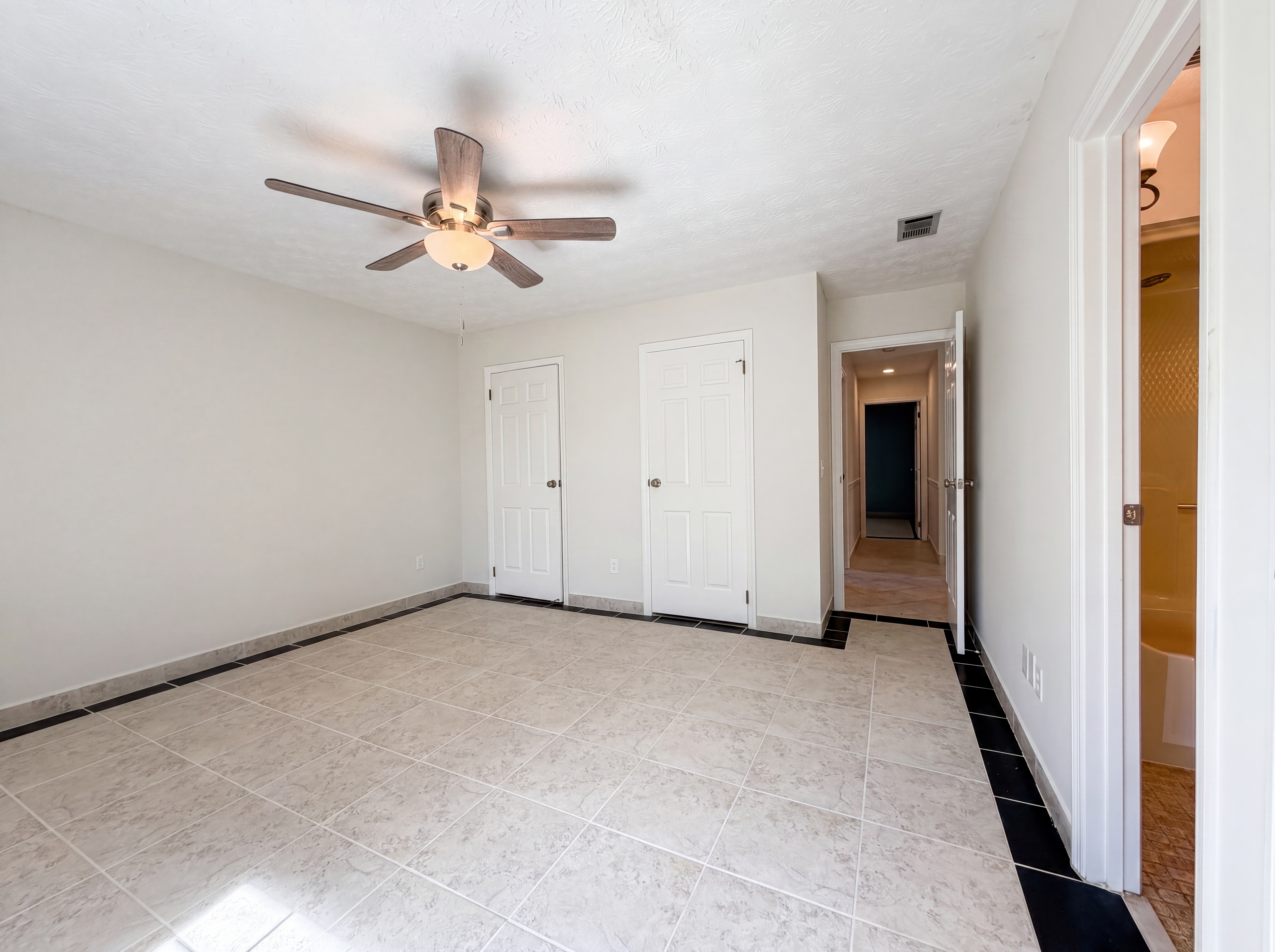 Photo 12 of 21 of 12555 Agatite Rd, Jacksonville, FL