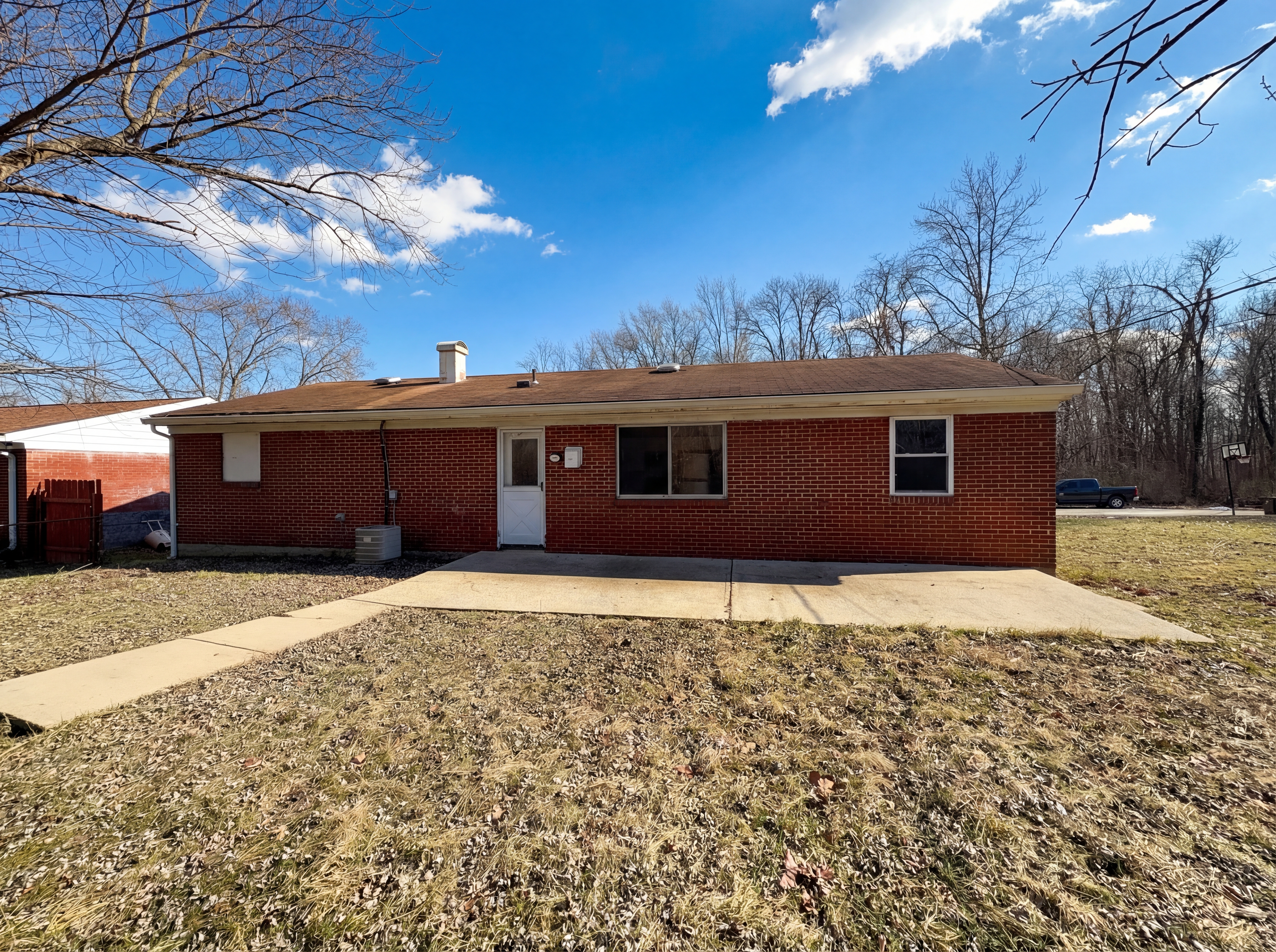 Photo 5 of 20 of 1858 Aspenhill Dr, Cincinnati, OH