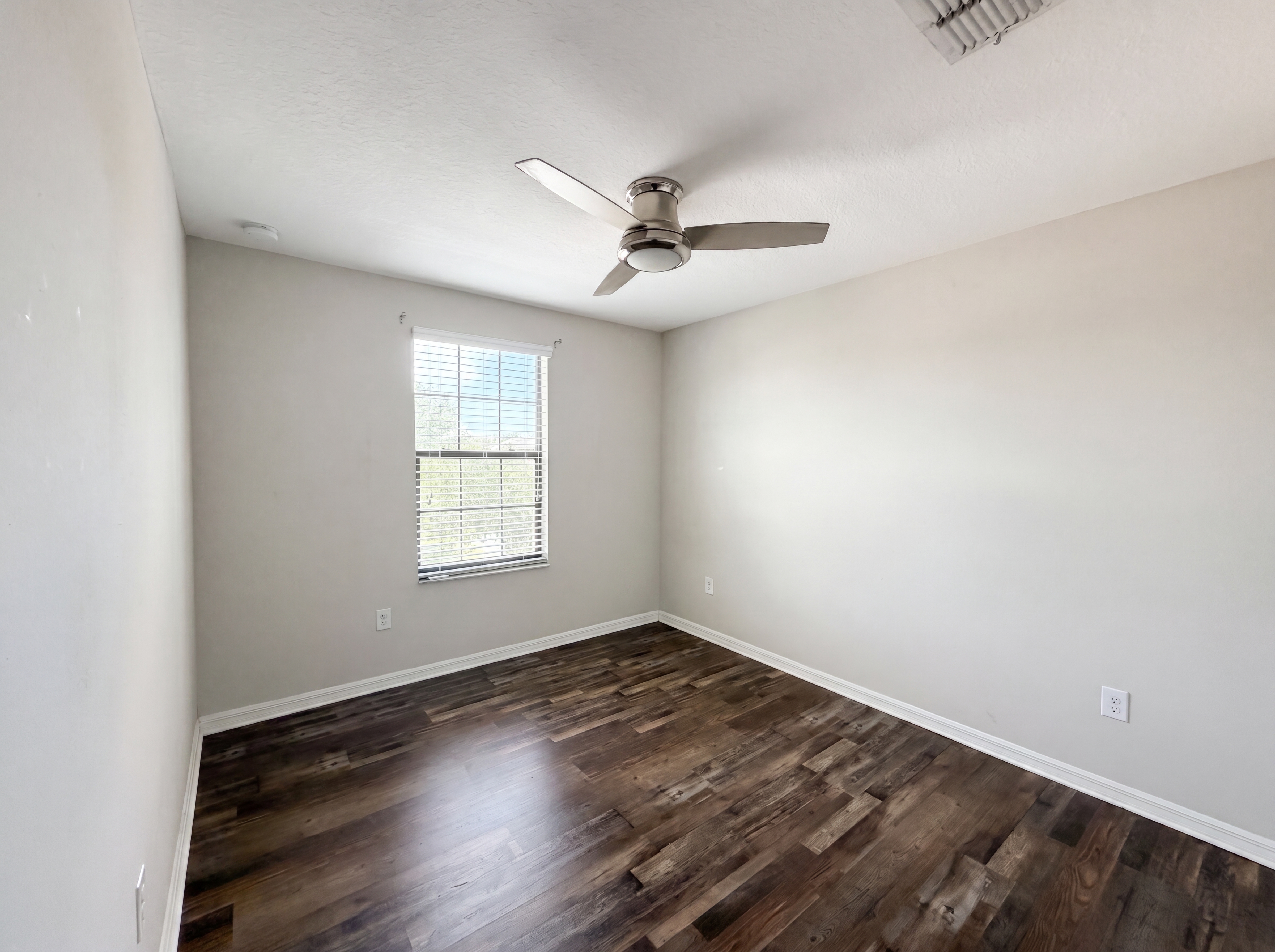 Photo 7 of 16 of 11126 Hudson Hills Ln, Riverview, FL