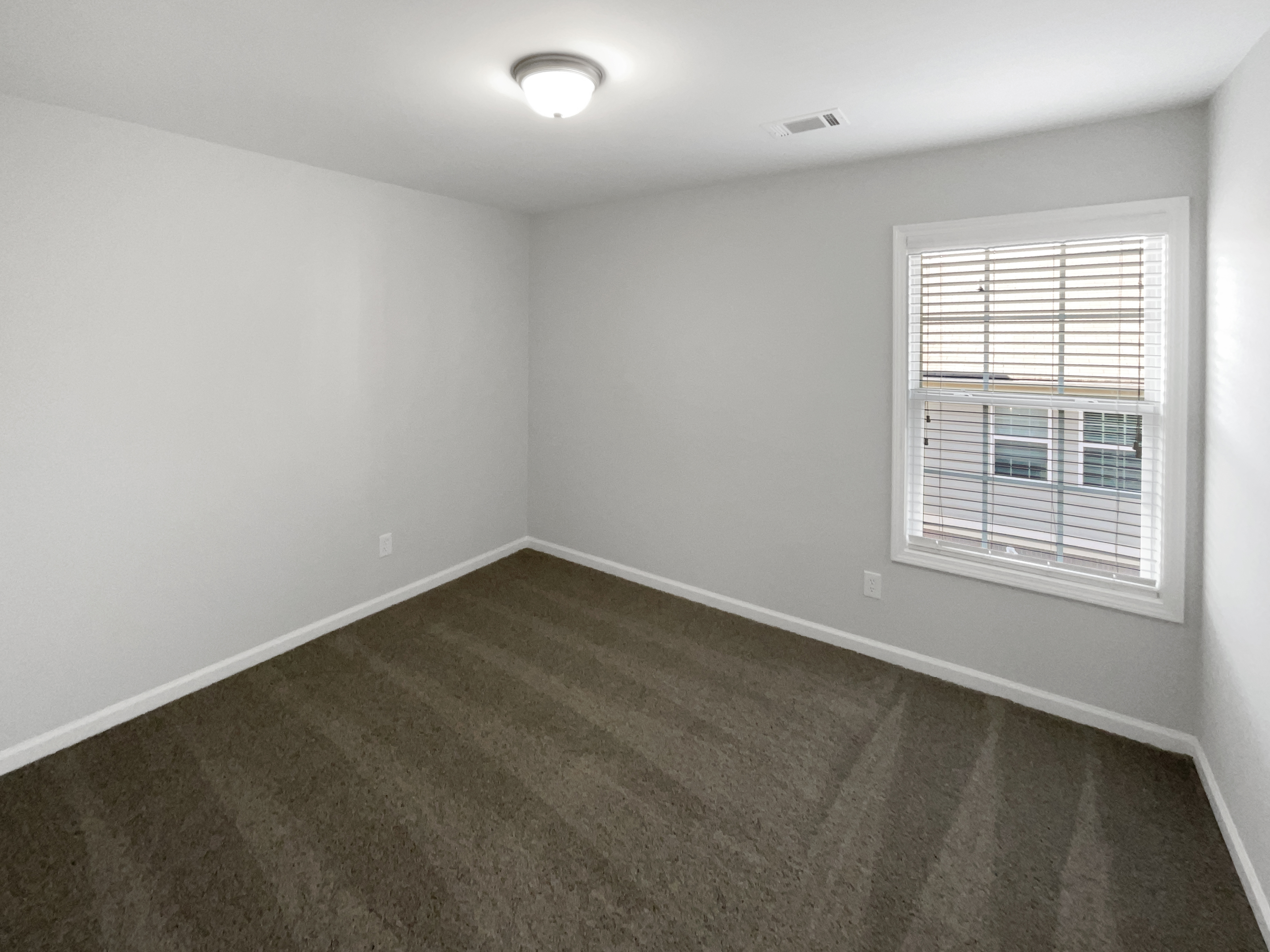 Photo 16 of 52 of 1622 Halliard Dr, Lawrenceville, GA