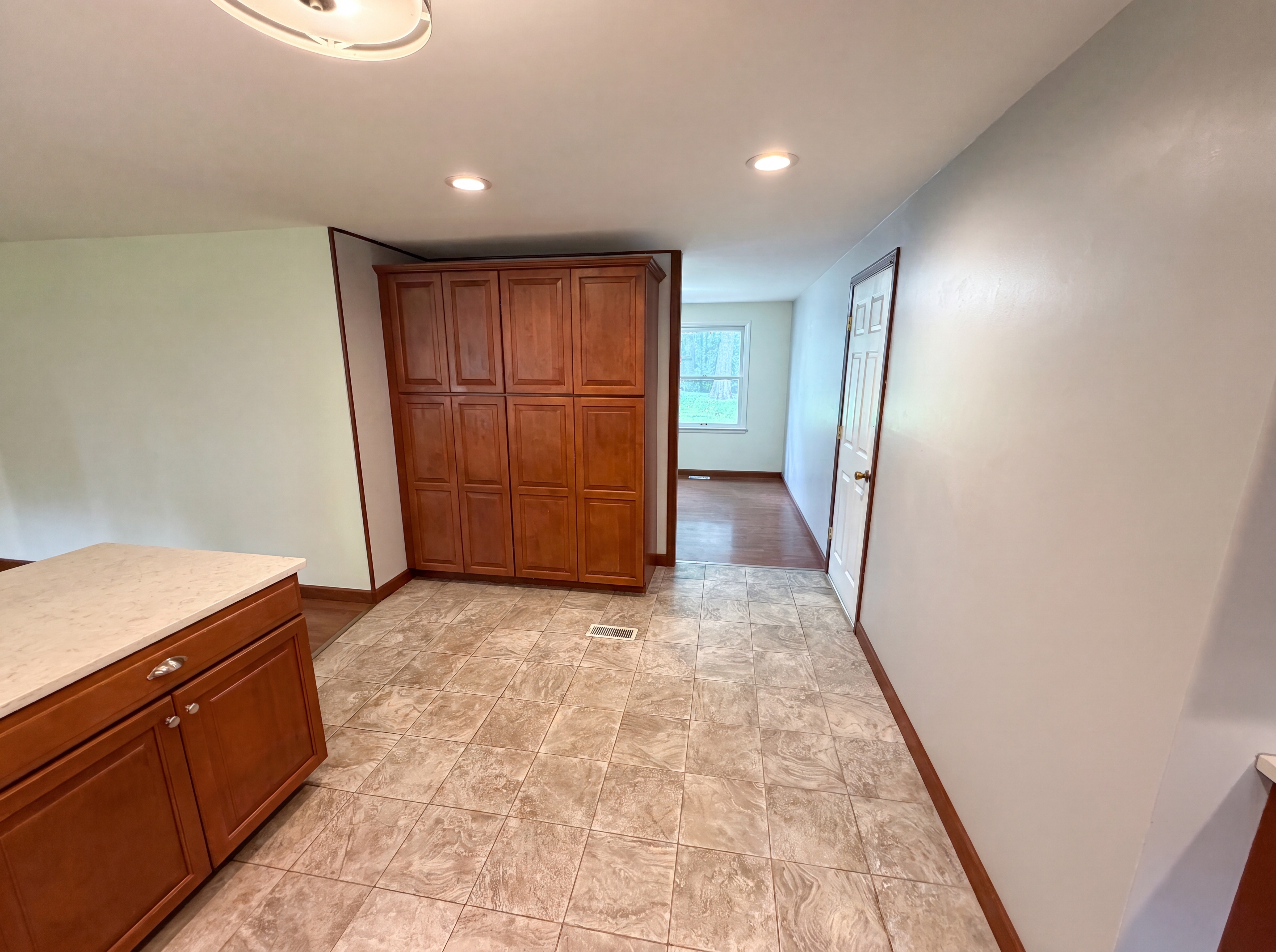 Photo 9 of 23 of 1537 W 74th Pl, Indianapolis, IN